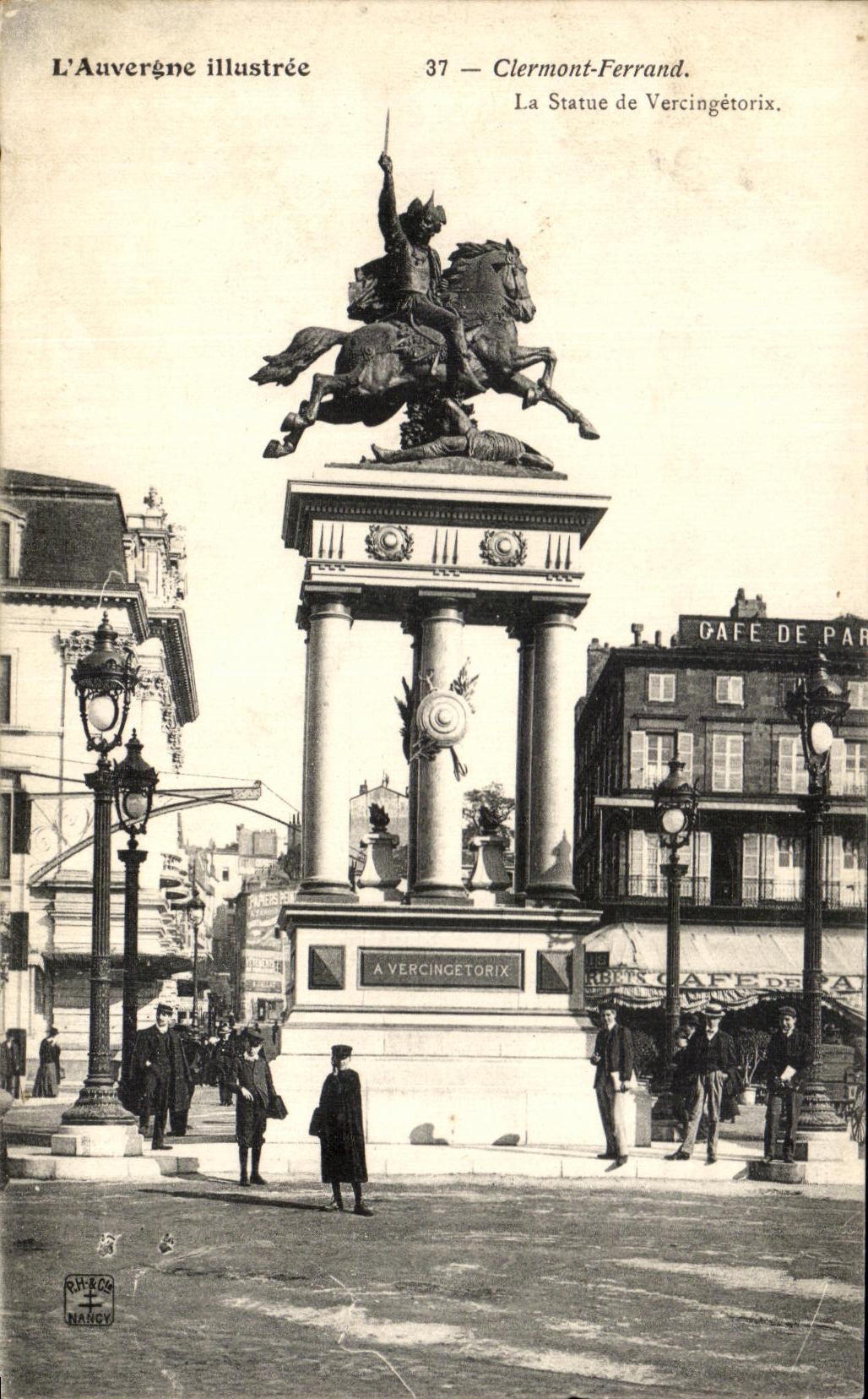 VINTAGE POSTCARD Clermont Ferrand the Statue of Vercingetorix