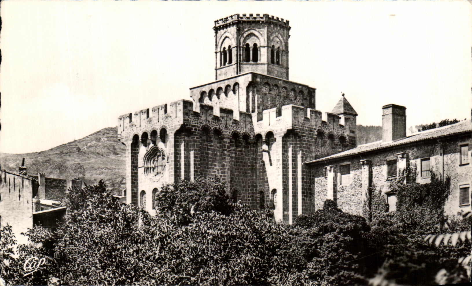 VINTAGE POSTCARD Royat L Church