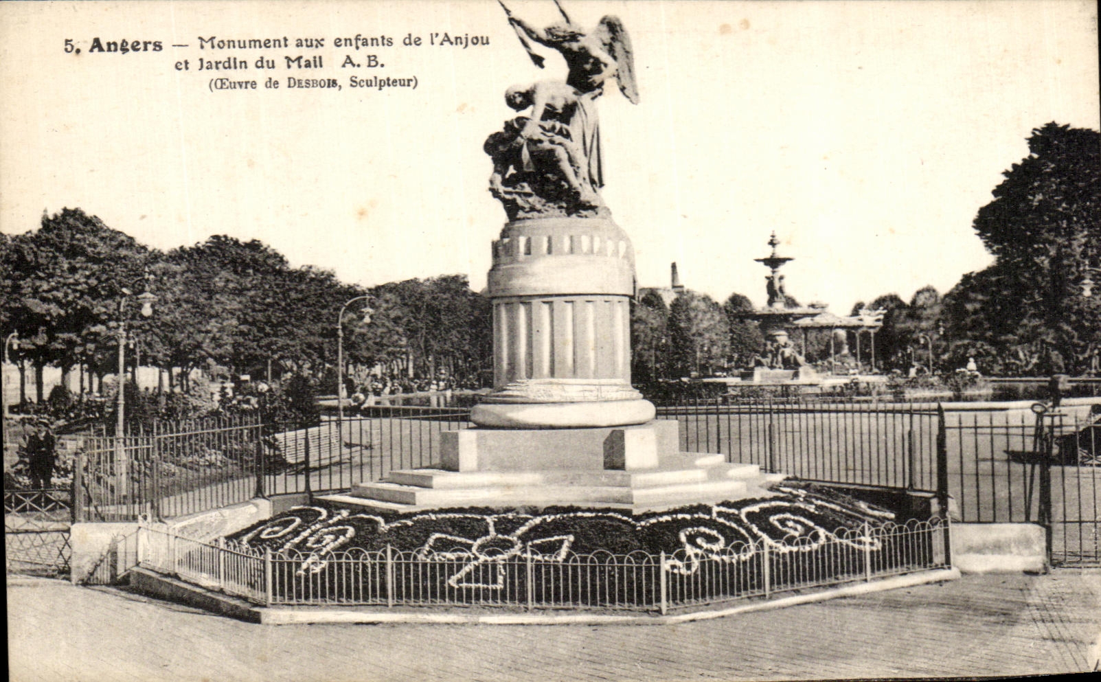 VINTAGE POSTCARD Angers Monument With the Children of L Anjou