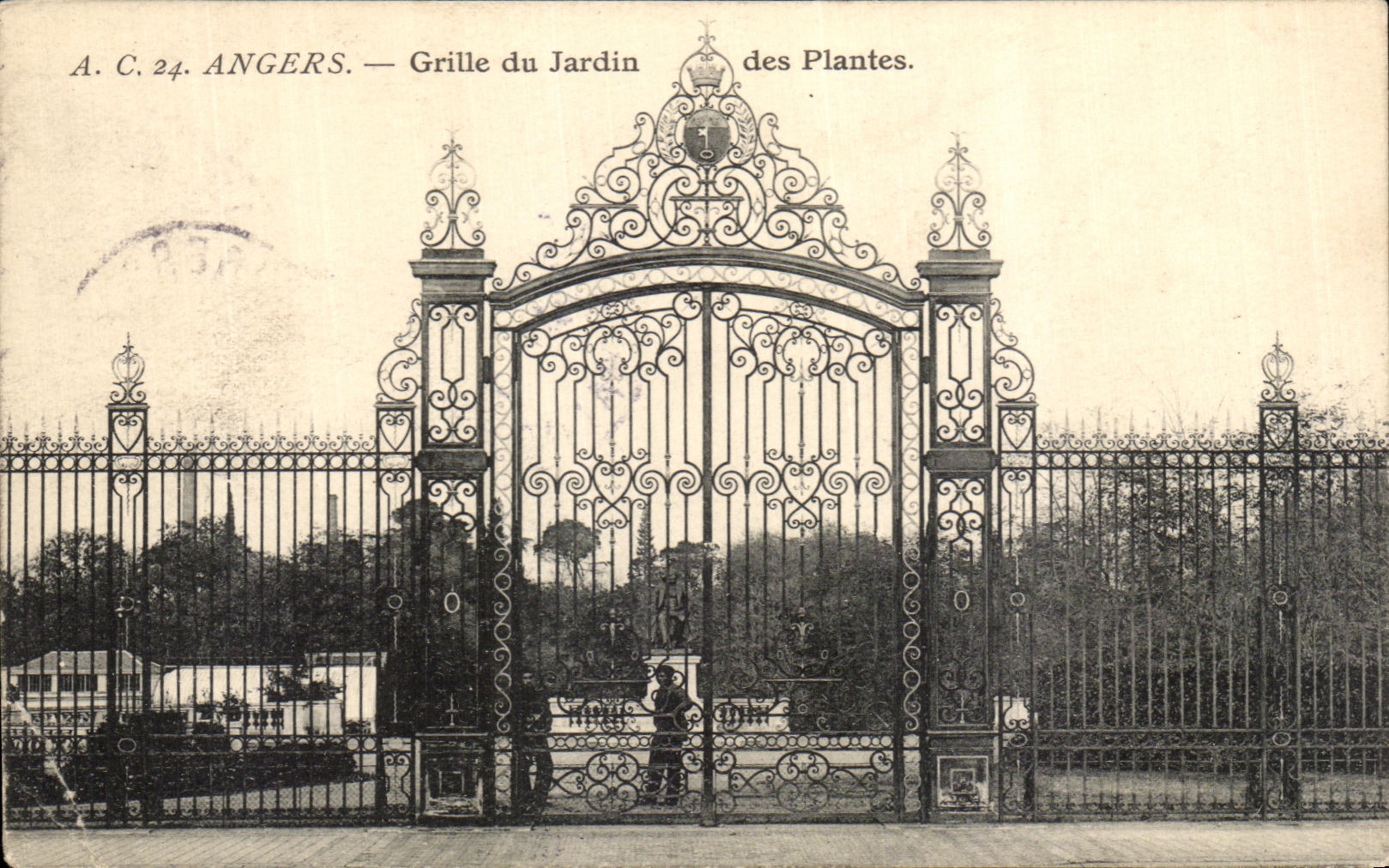 VINTAGE POSTCARD Angers Roasts Botanical garden