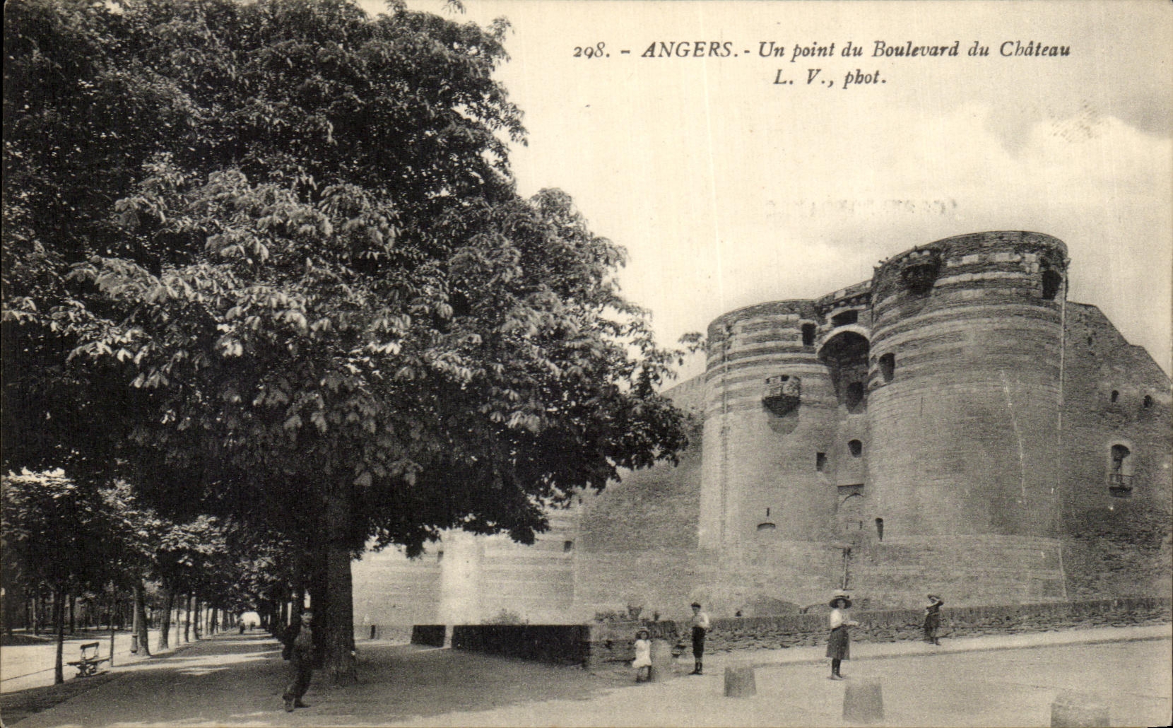 VINTAGE POSTCARD Angers a Point of the Boulevard of the Castle
