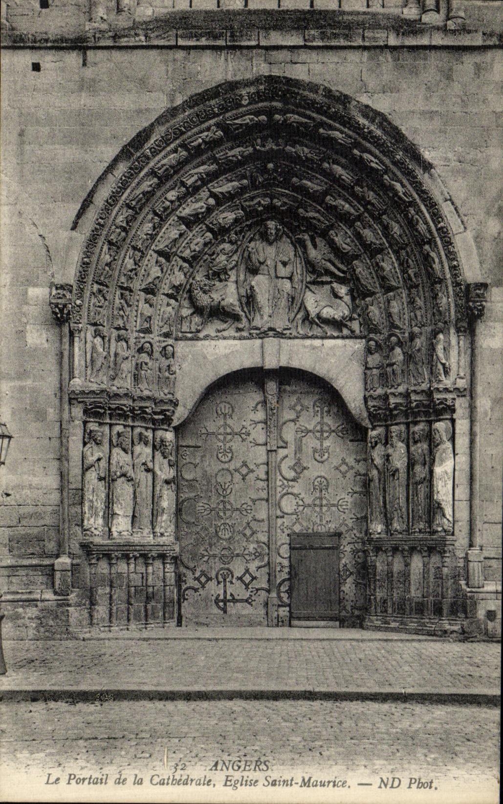 VINTAGE POSTCARD Angers the Gate of the cathedral Church Maurice Saint
