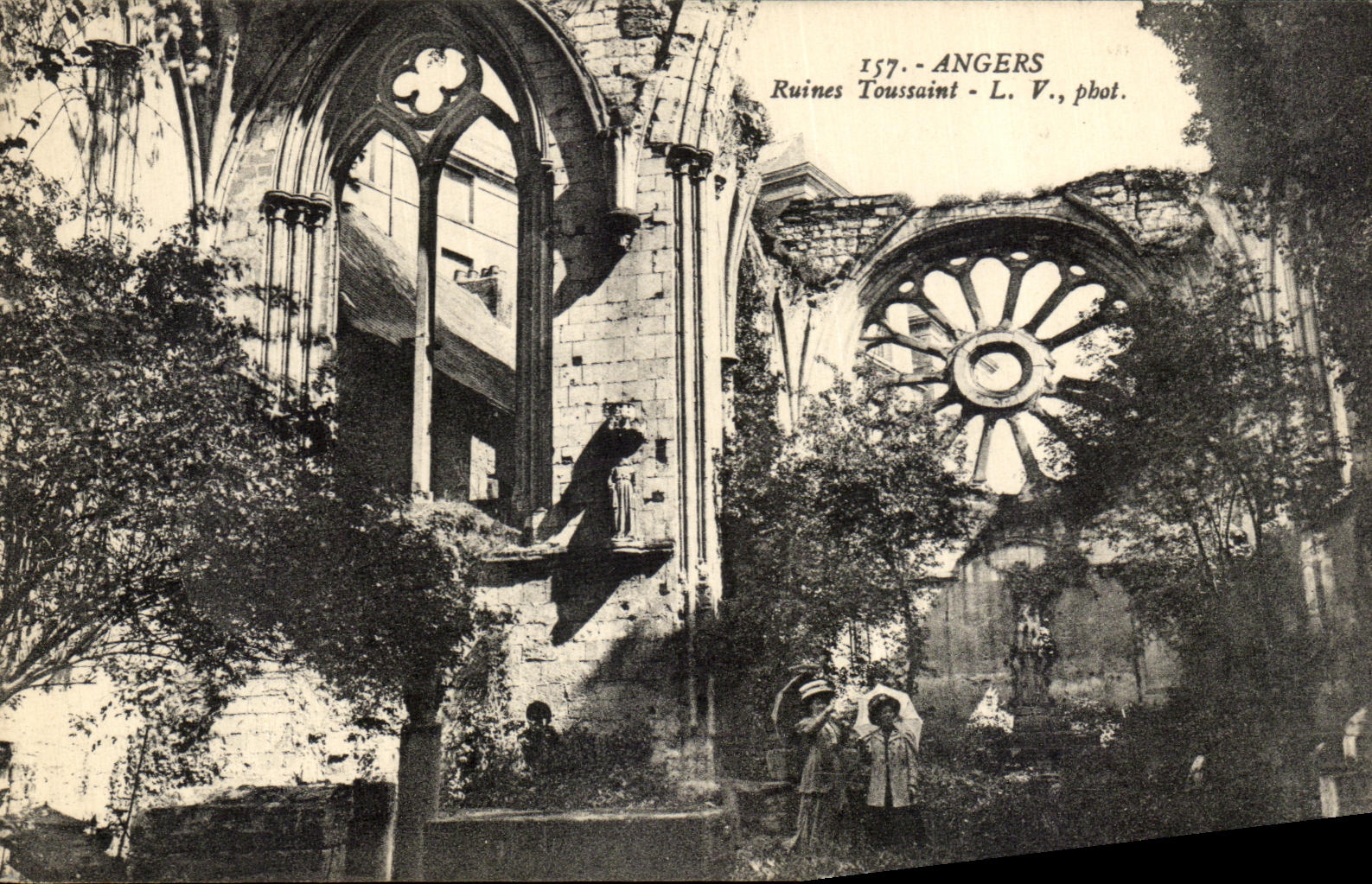 VINTAGE POSTCARD Angers Ruins All Saints  day Women