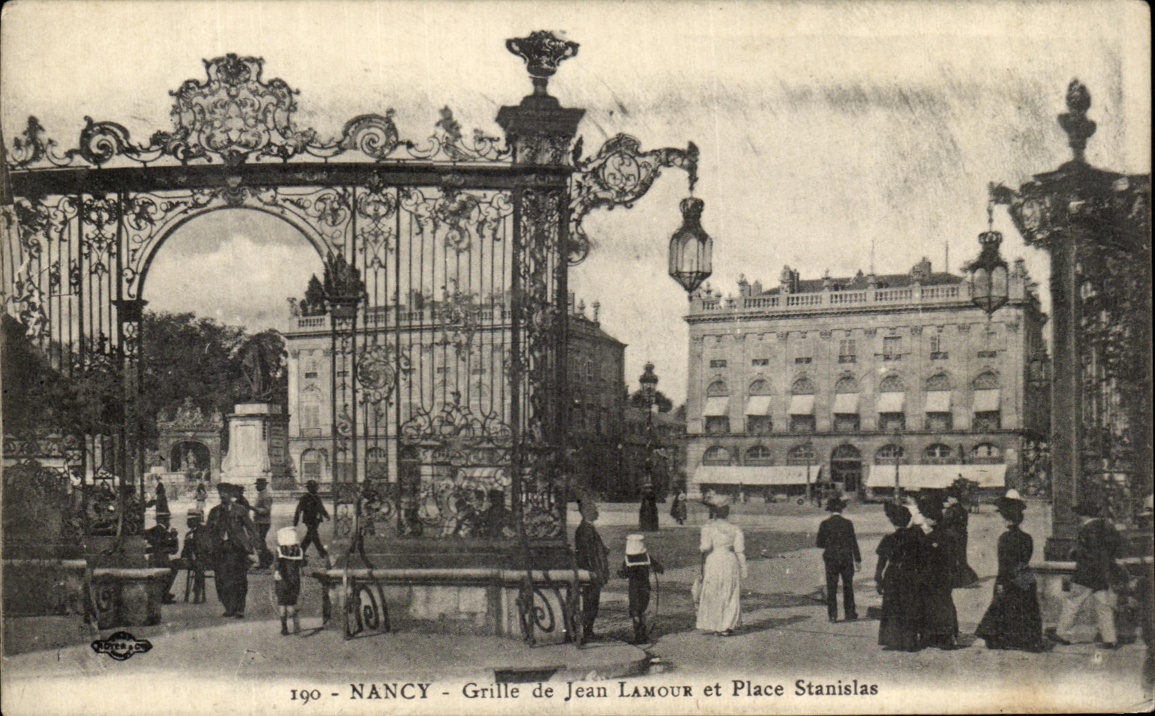 CPA Nancy Grille De Jean Lamour et Place Stanislas