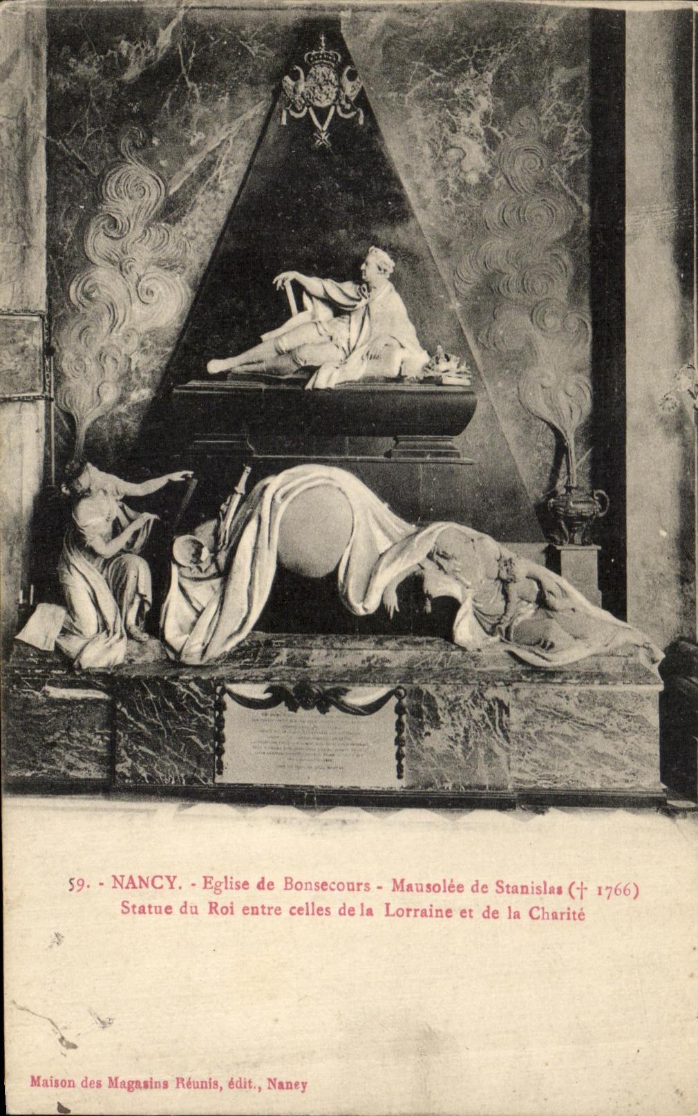 CPA Nancy Eglise De Bonsecours Mausolee de Stanislas Statue du roi entre celles de la Lorraine et de la Charite