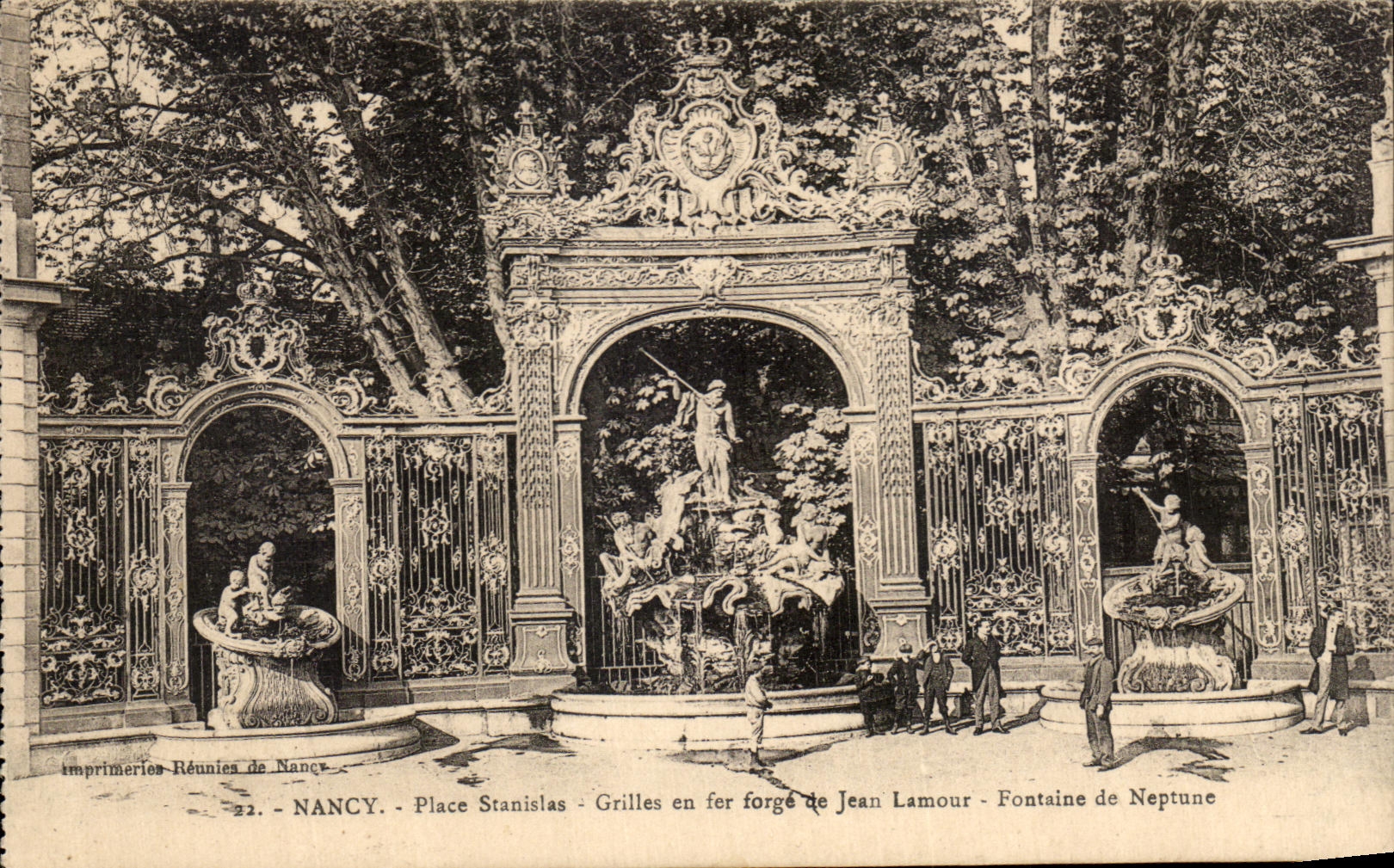 CPA Nancy Place Stanislas Grilles en Fer forge de Jean Lamour Fontaine de Neptune