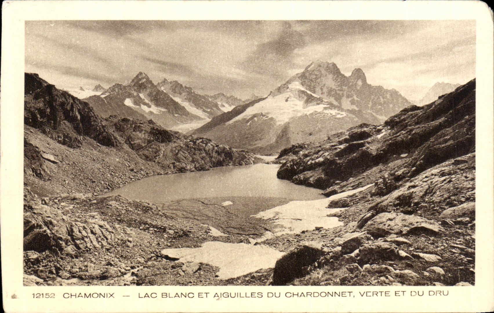 VINTAGE POSTCARD Chamonix White Lake And needles Of the Hanging post Green And Thickly