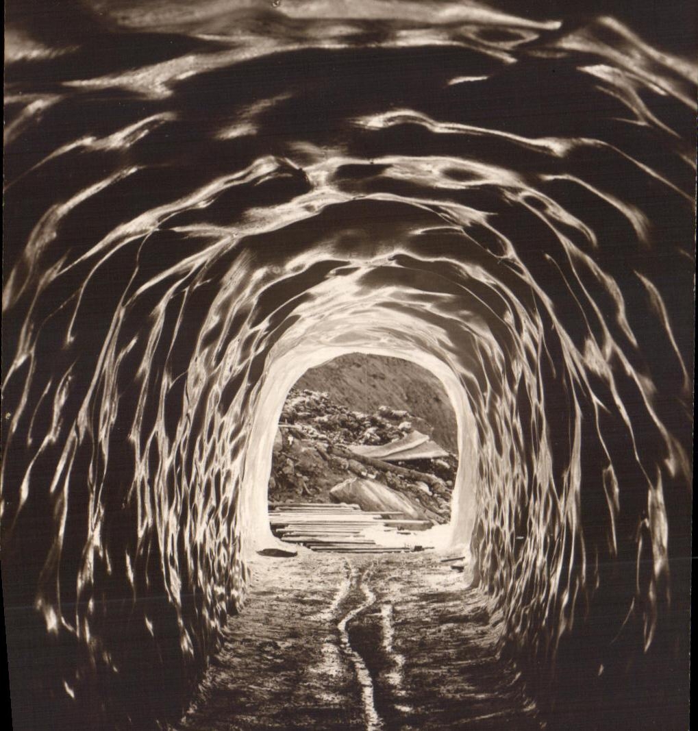 VINTAGE POSTCARD Chamonix Grotte of Mont Blanc to the glacier of let us work