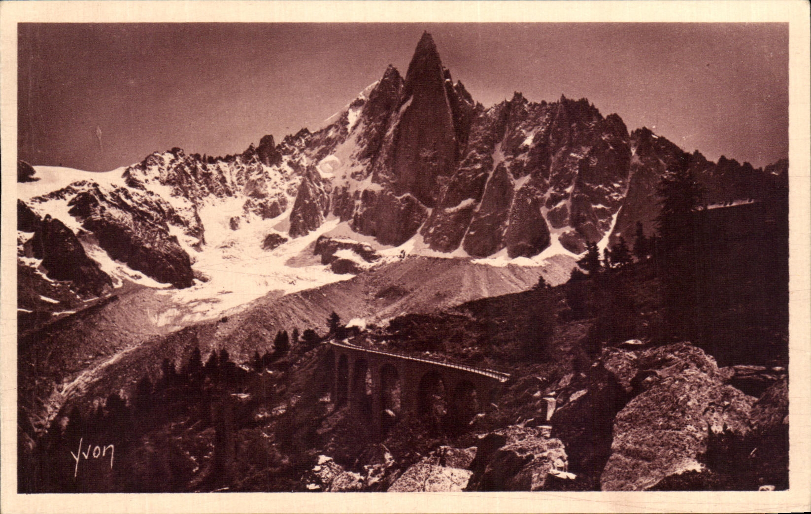 VINTAGE POSTCARD Chamonik Mont Blanc Massif of L switches the Thick one seen path leading to the sea of ice