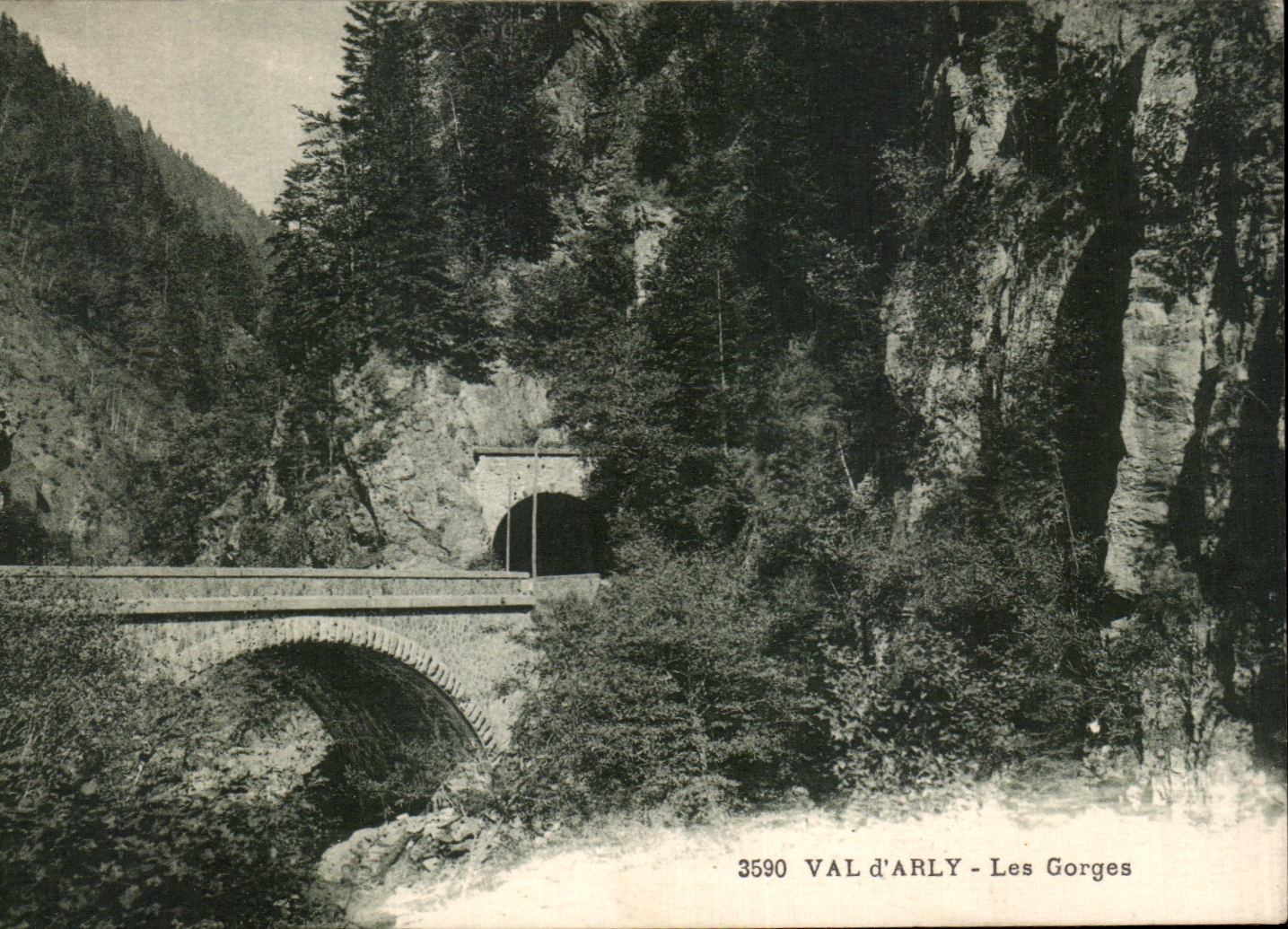 VINTAGE POSTCARD Valley D Arly Falls