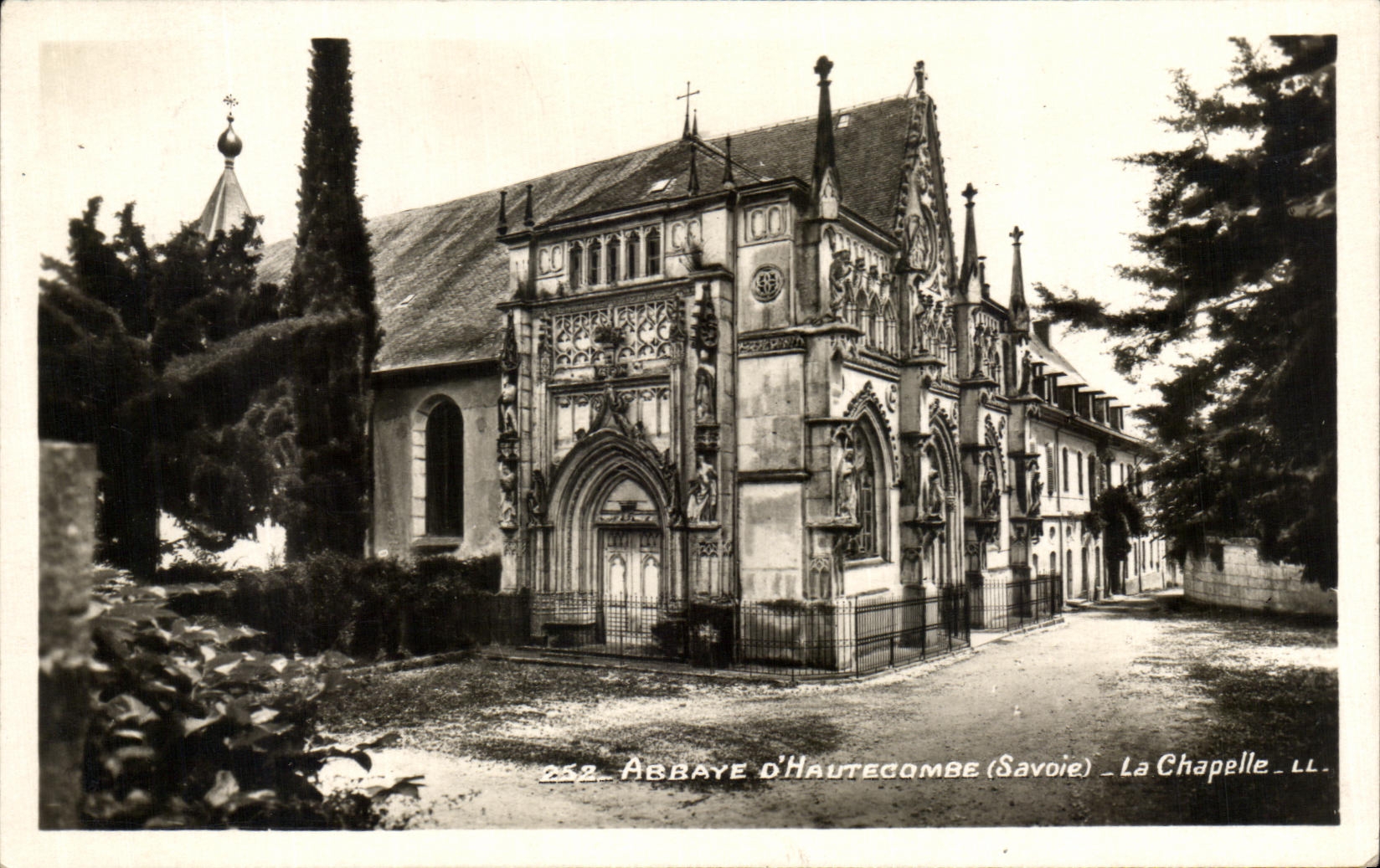 VINTAGE POSTCARD Abbey D Hautecombe La Chapelle