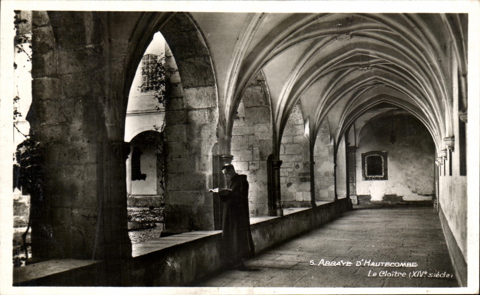 VINTAGE POSTCARD Abbey D Hautecombe the Cloister