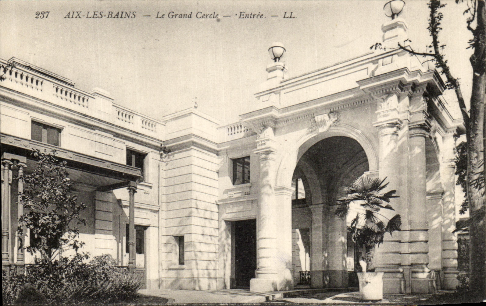 VINTAGE POSTCARD Aix les Bains the Large Circle Entered