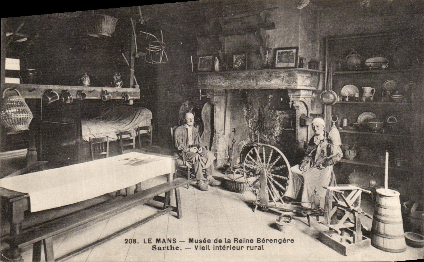 La POSTAL de la VENDIMIA sirve el museo del folklore interior rural de la reina Berengere Vieil
