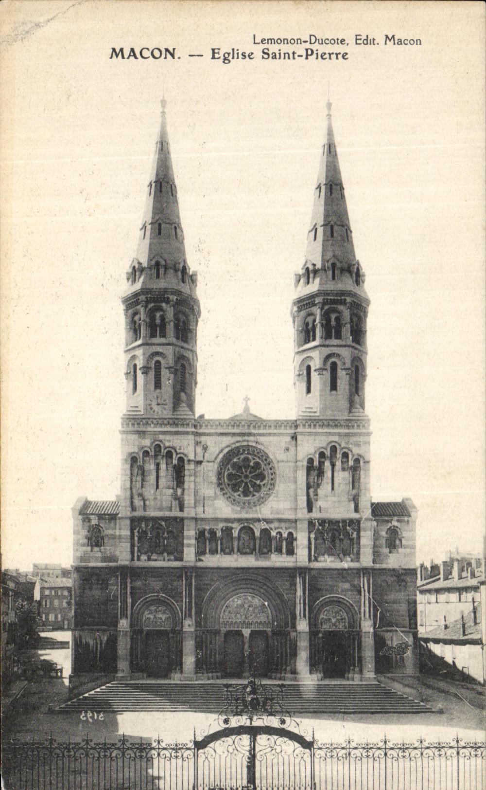 VINTAGE POSTCARD Mason Church Saint Pierre