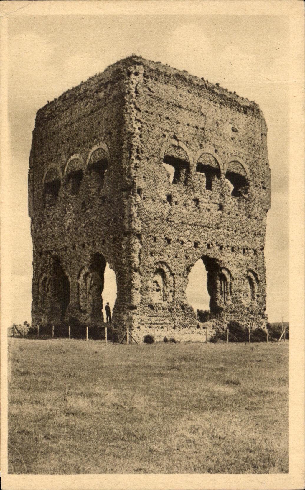 VINTAGE POSTCARD Autun Antique Romain Building Says Temple of Janus