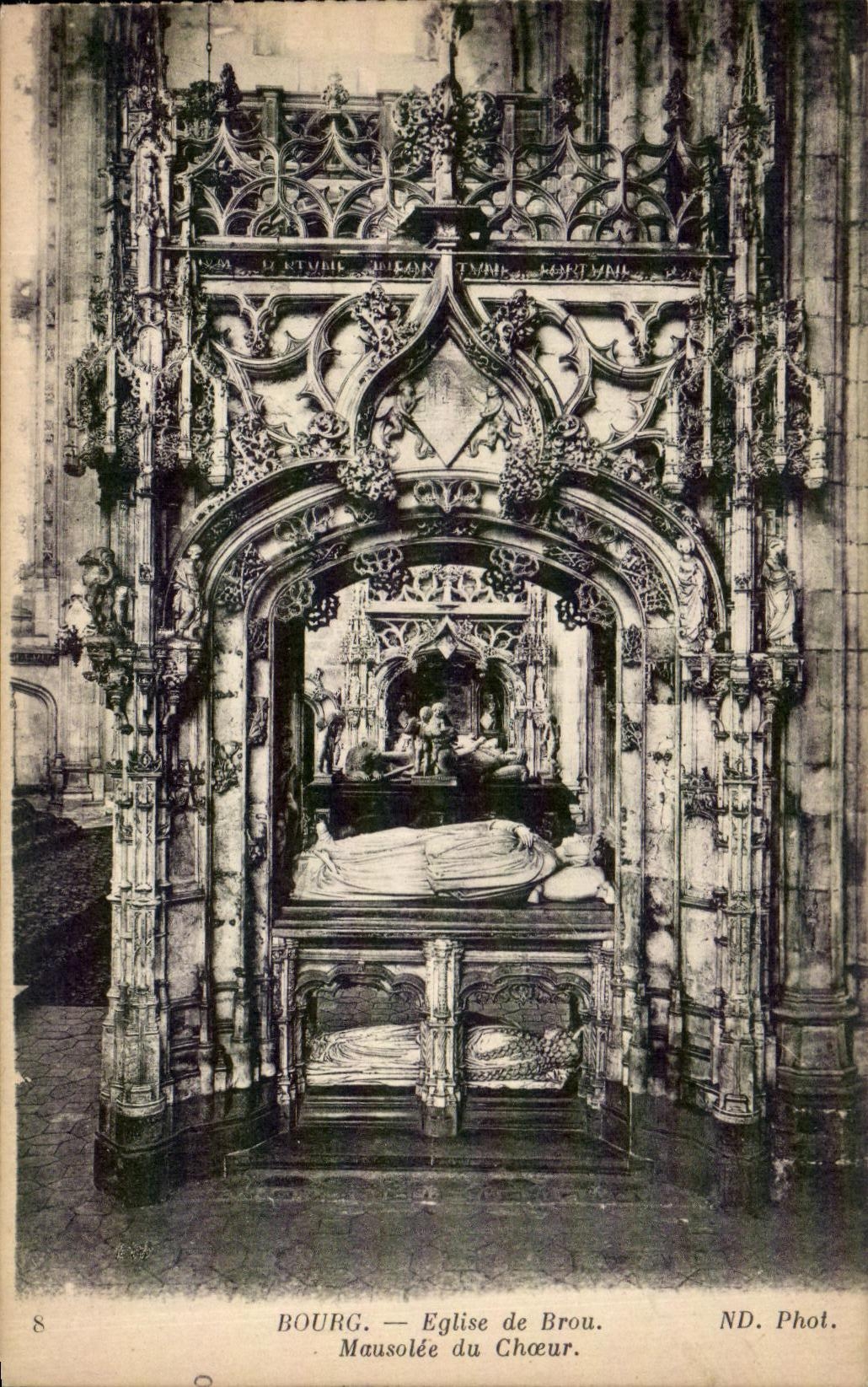 Iglesia de la ciudad de la POSTAL de la VENDIMIA del mausoleo de las cascaras del estribillo