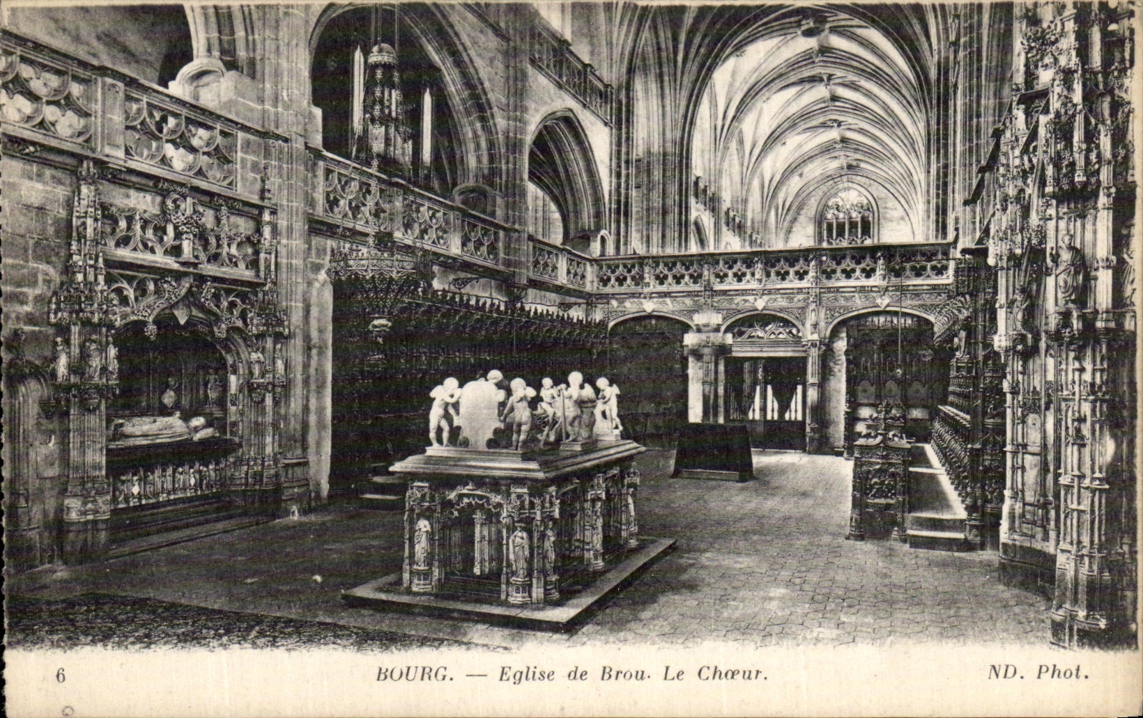 Iglesia de la ciudad de la POSTAL de la VENDIMIA del estribillo de las cascaras