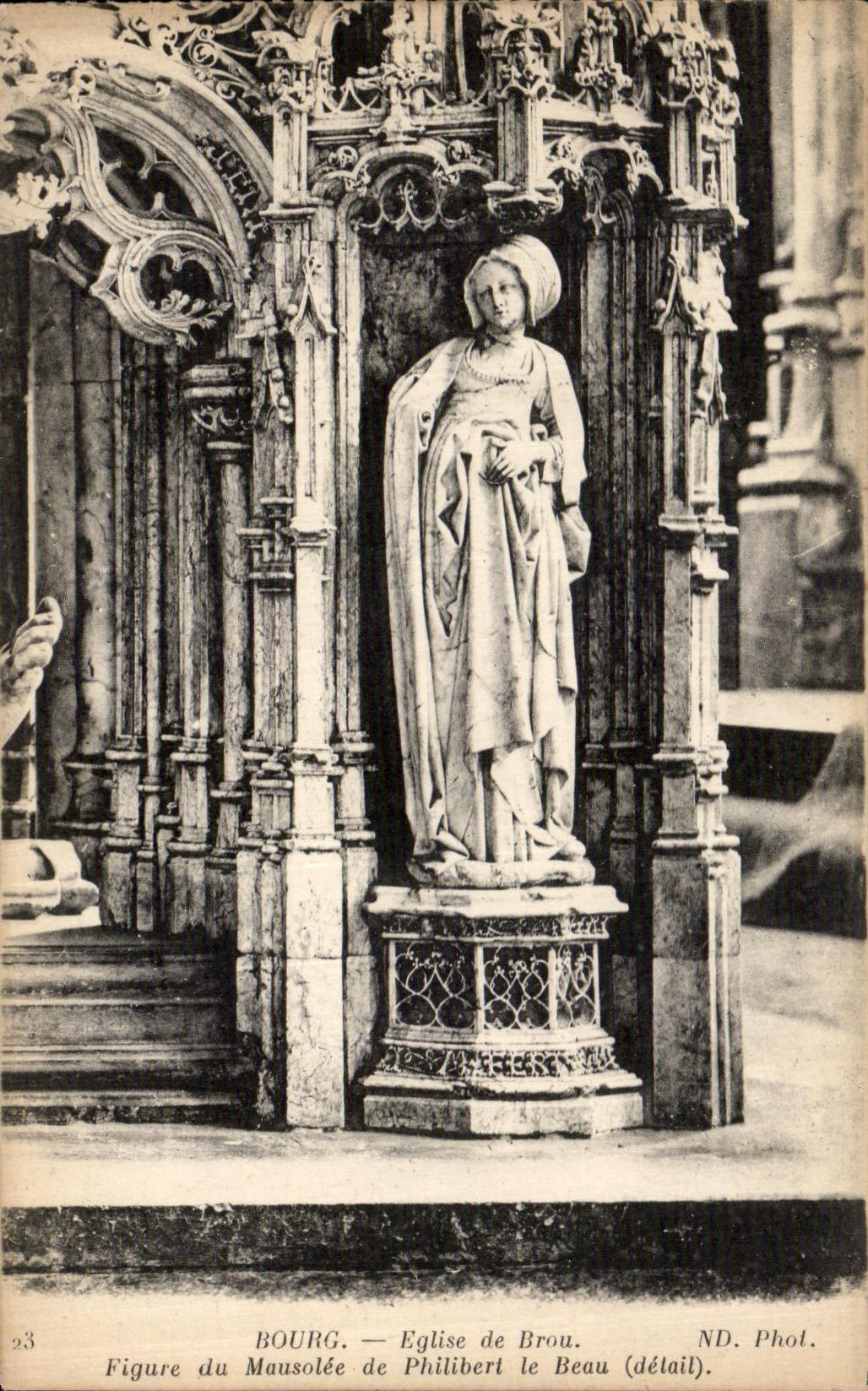 VINTAGE POSTCARD Bourg Church Of Husks Appears Of the Mausoleum De Philibert the Beautiful