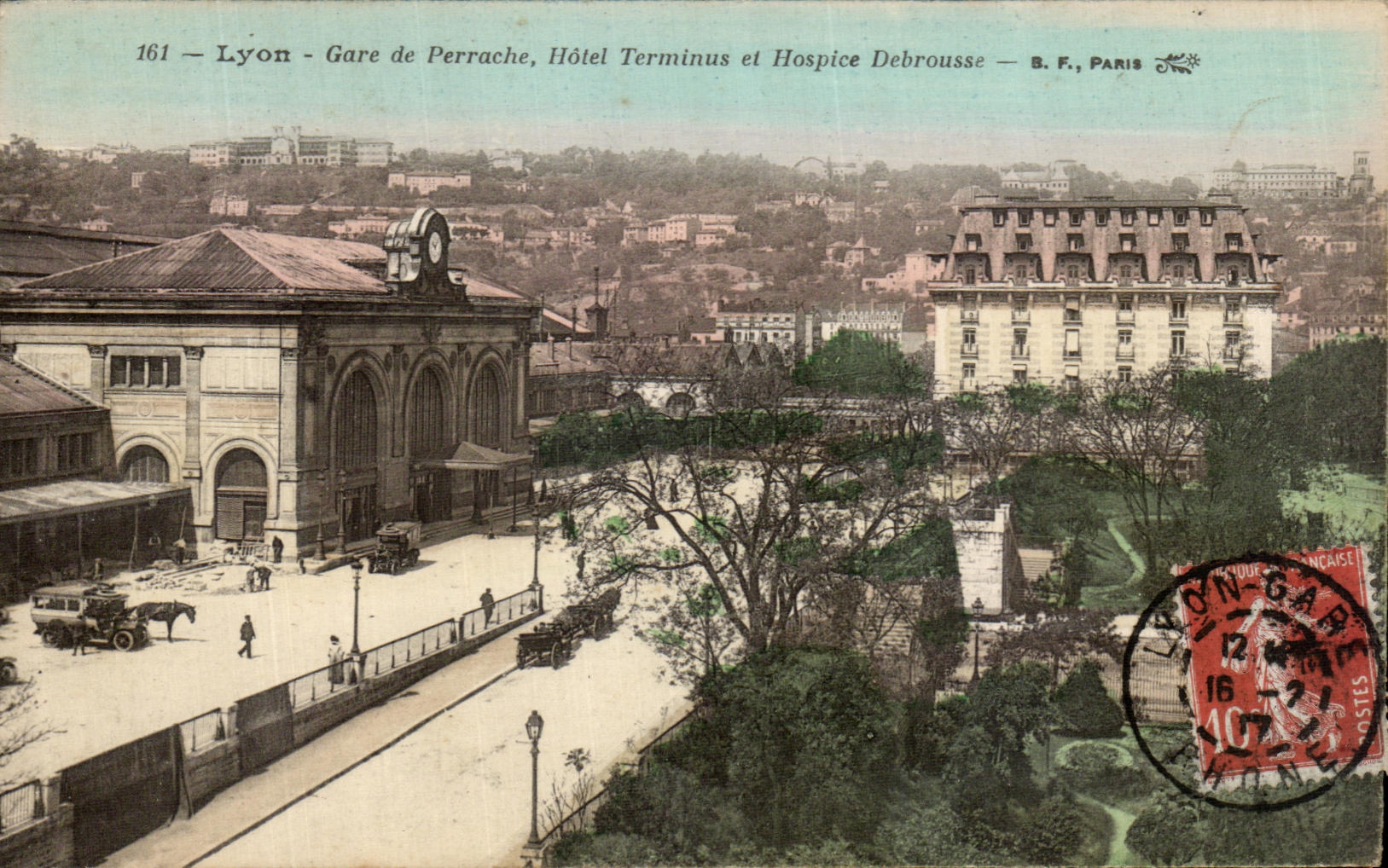Parques de Lyon de la POSTAL de la VENDIMIA hogar de vieja gente del termino y de Debrousse del hotel de Perrache