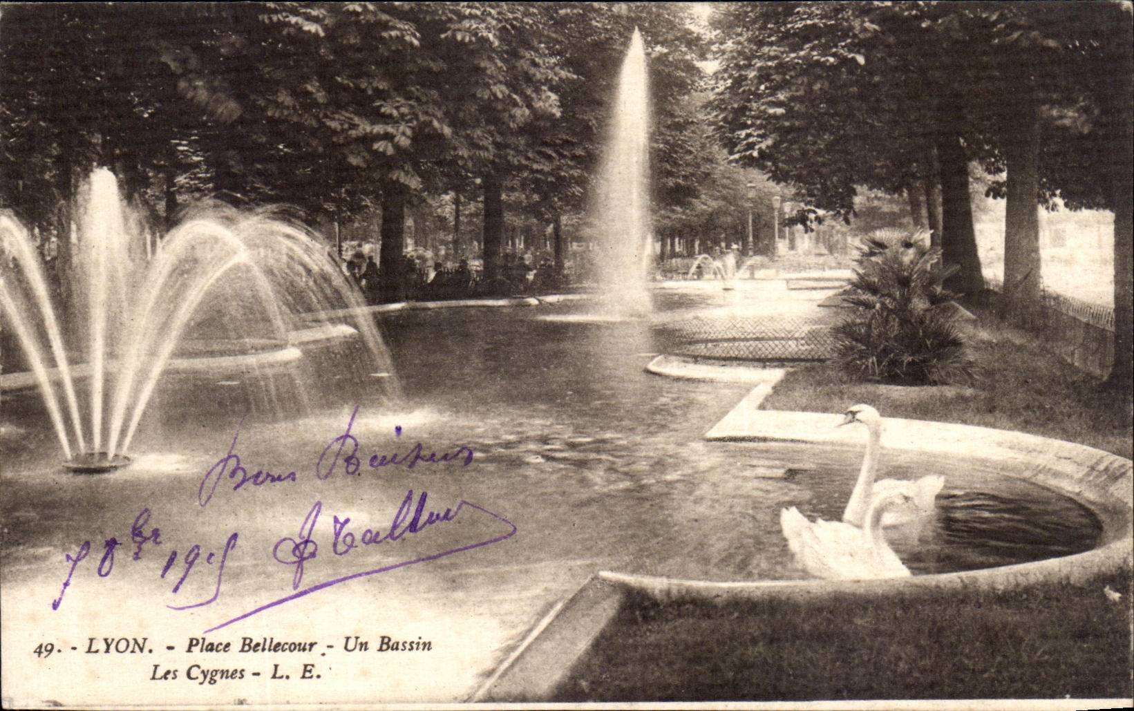 VINTAGE POSTCARD Lyon Places Bellecour a Basin the Swans