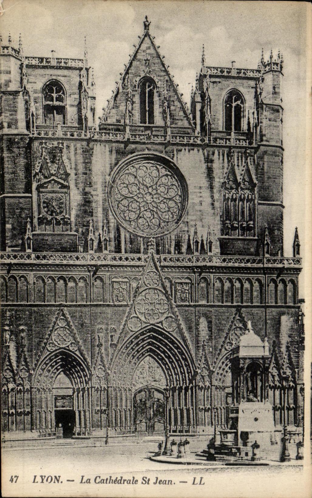 VINTAGE POSTCARD Lyon the Cathedral St Jean