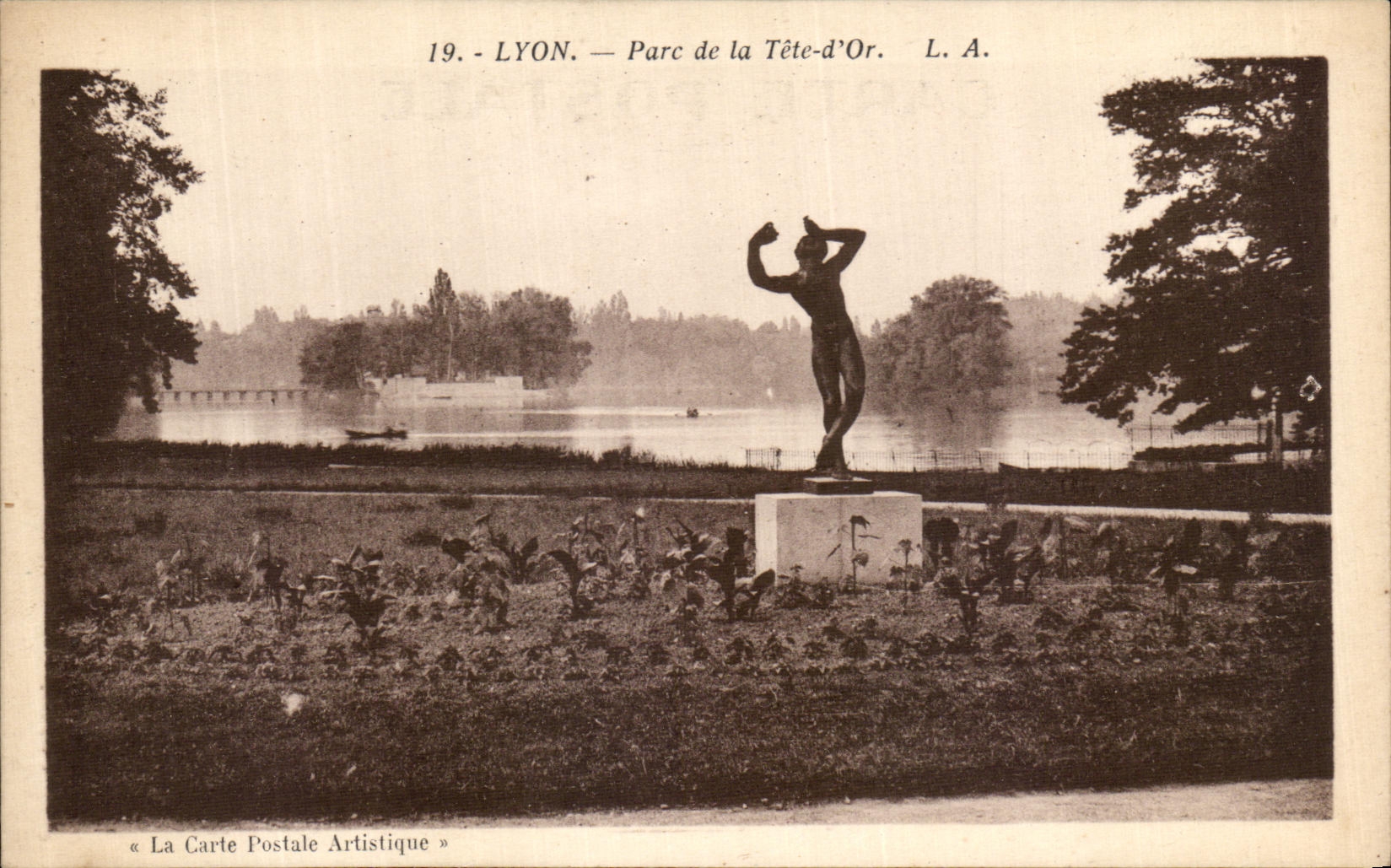 VINTAGE POSTCARD Lyon Park of the Head D Gold