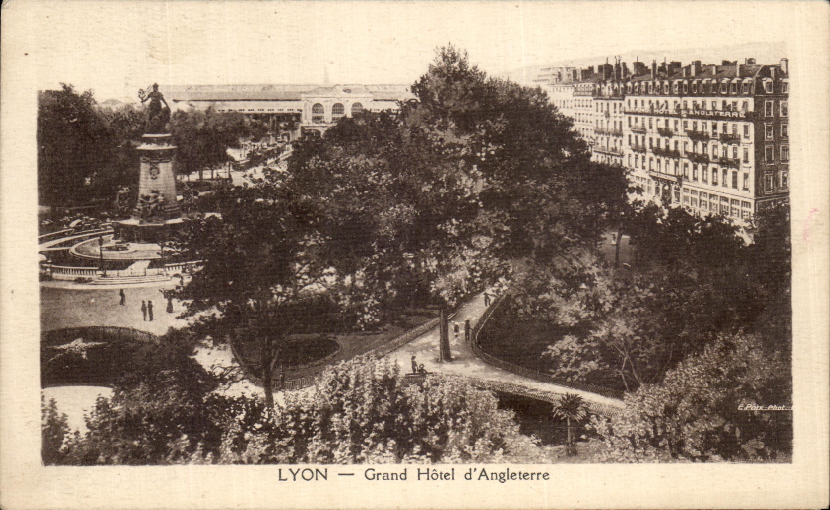 VINTAGE POSTCARD Lyon Large Hotel D England
