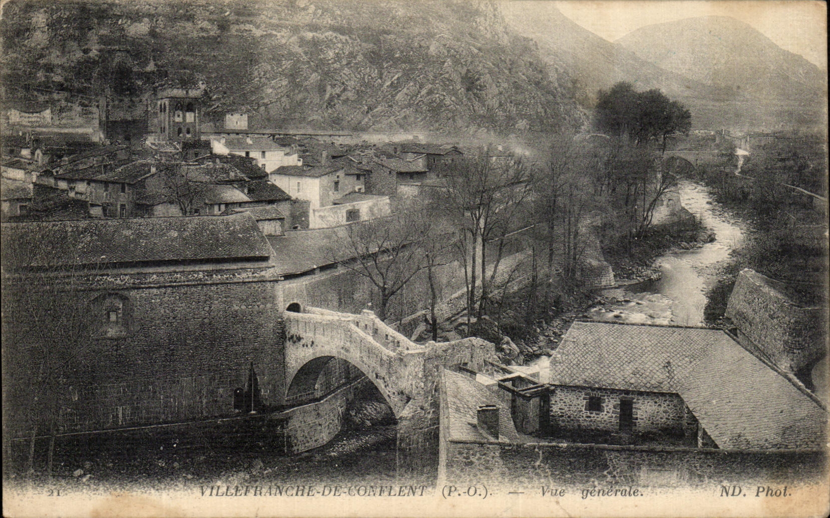 VINTAGE POSTCARD Villefranche De Conflent View