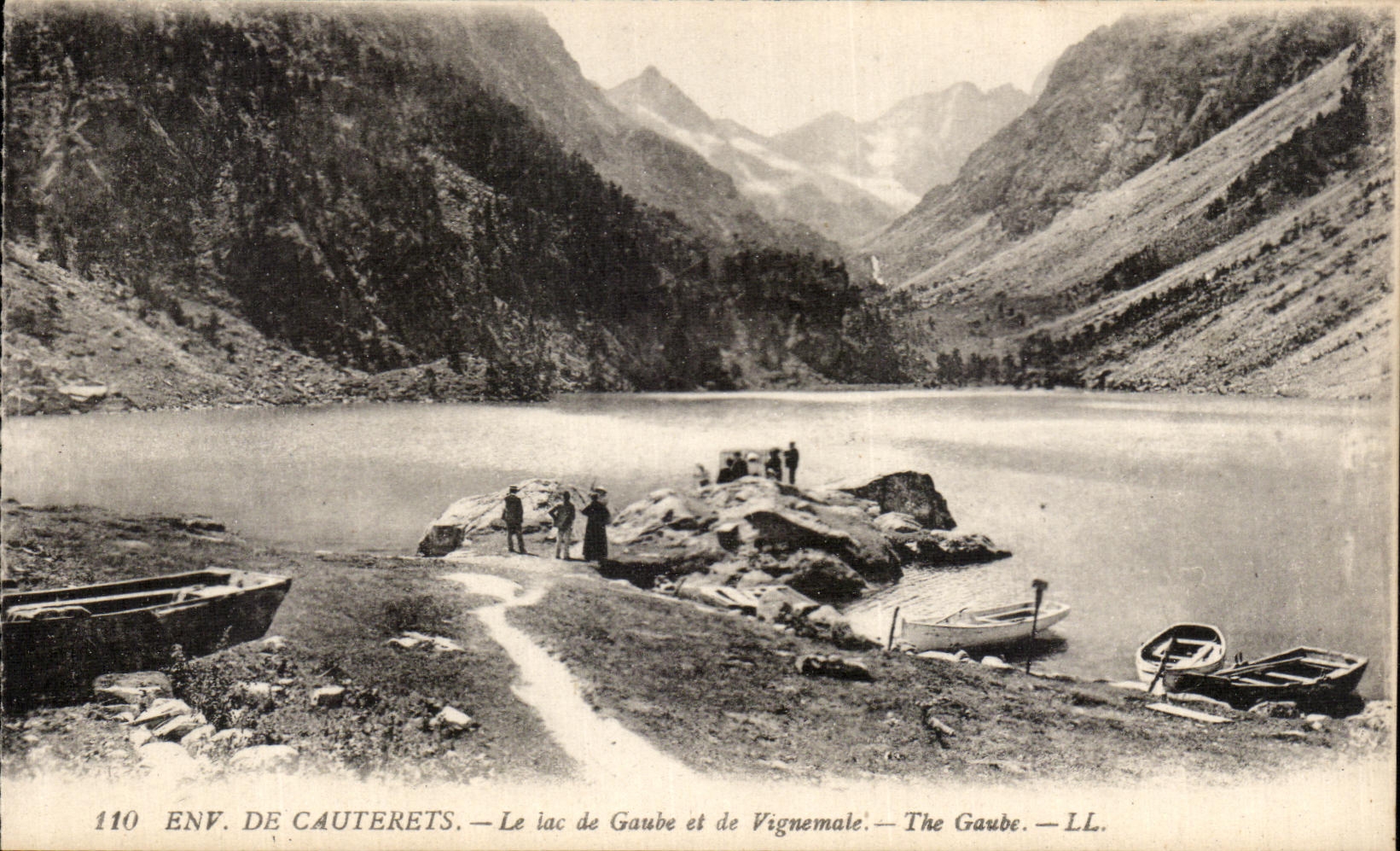 VINTAGE POSTCARD Env De Cauterets the Lake Gaube and Vignemale