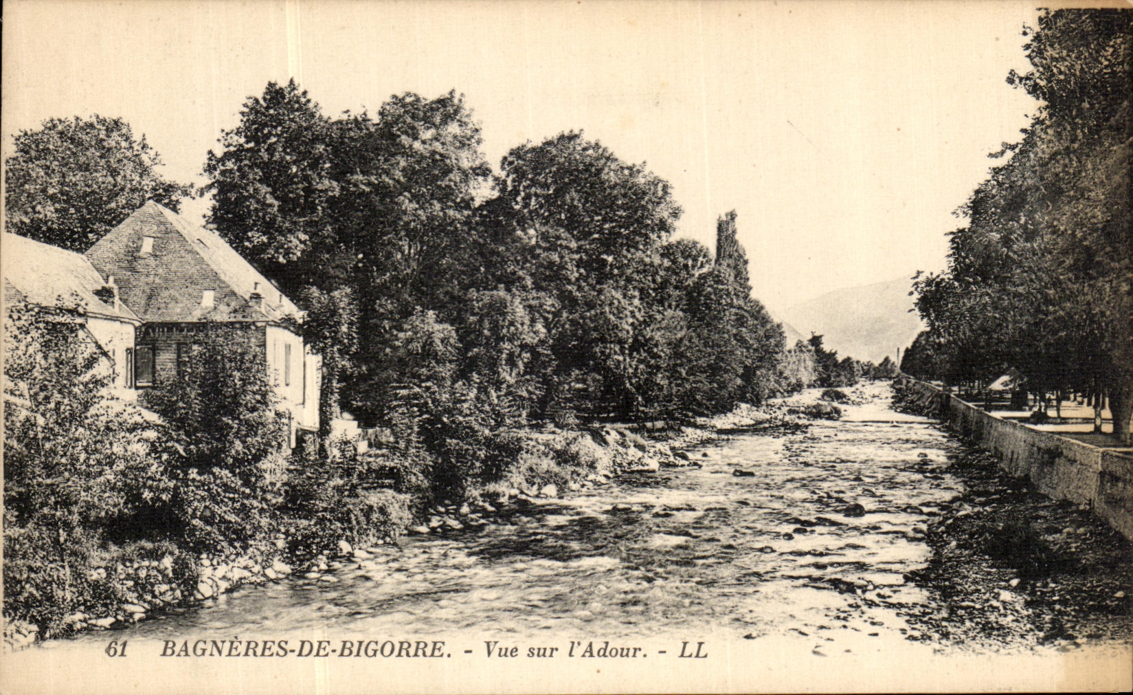 VINTAGE POSTCARD Bagneres de Bigorre Vur on L Adour