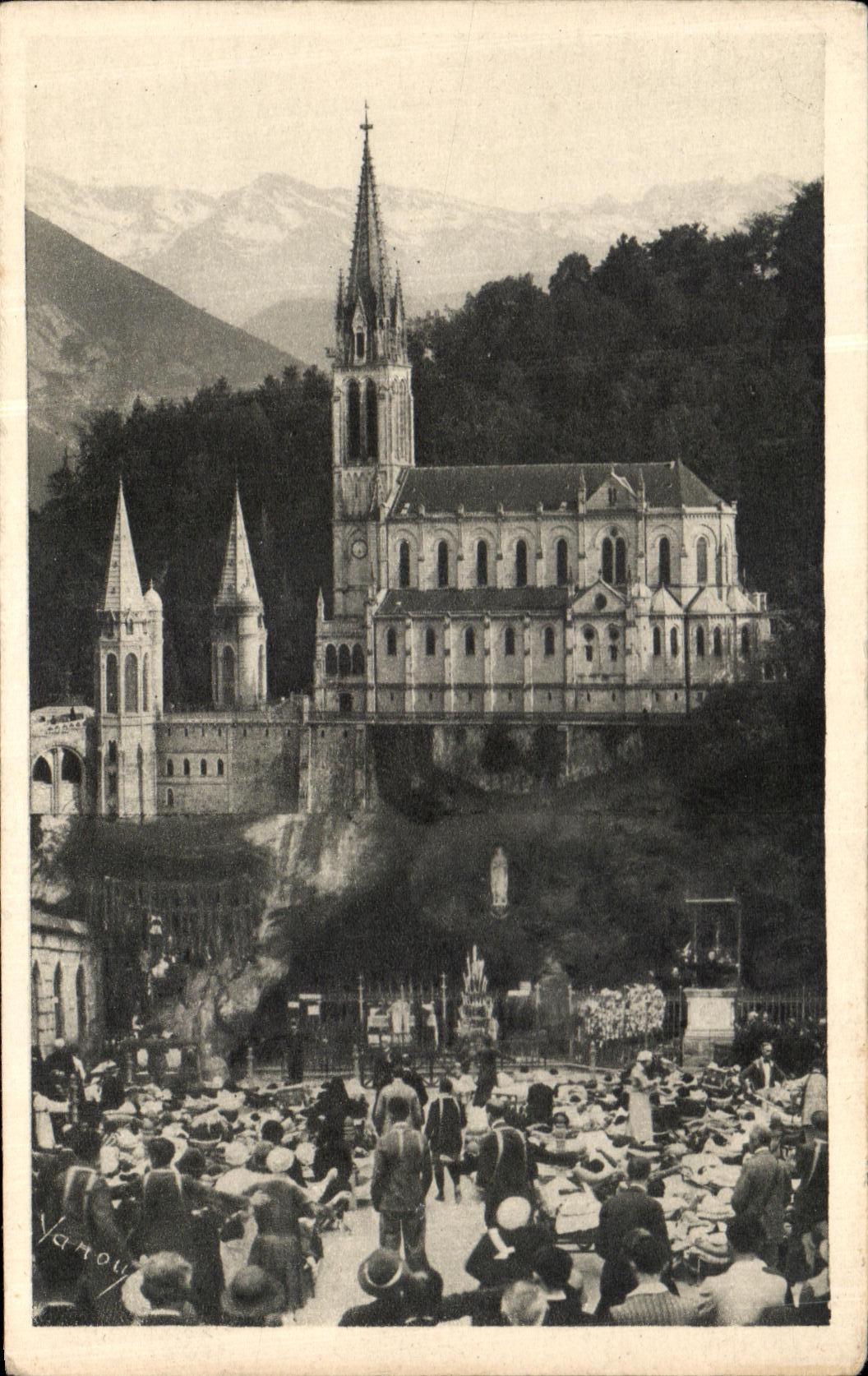 VINTAGE POSTCARD Heavy the Basilica And the Cave