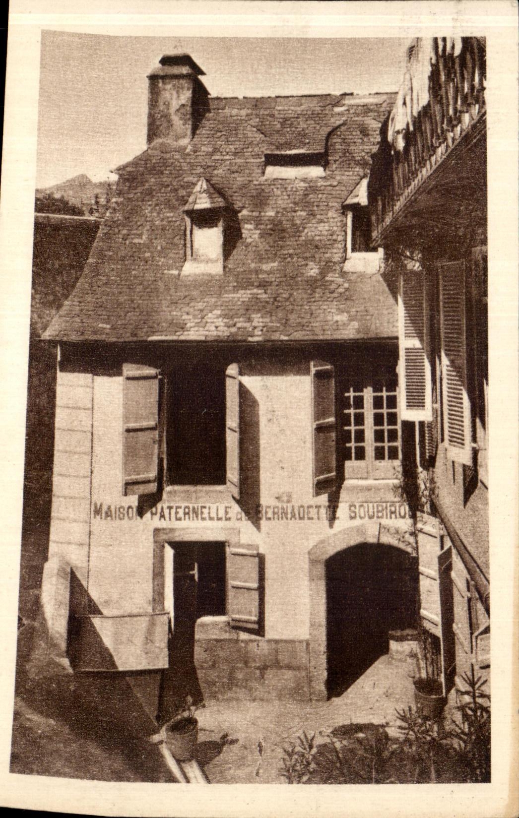 VINTAGE POSTCARD Heavy paternal house of co  Bernadette Soubirous
