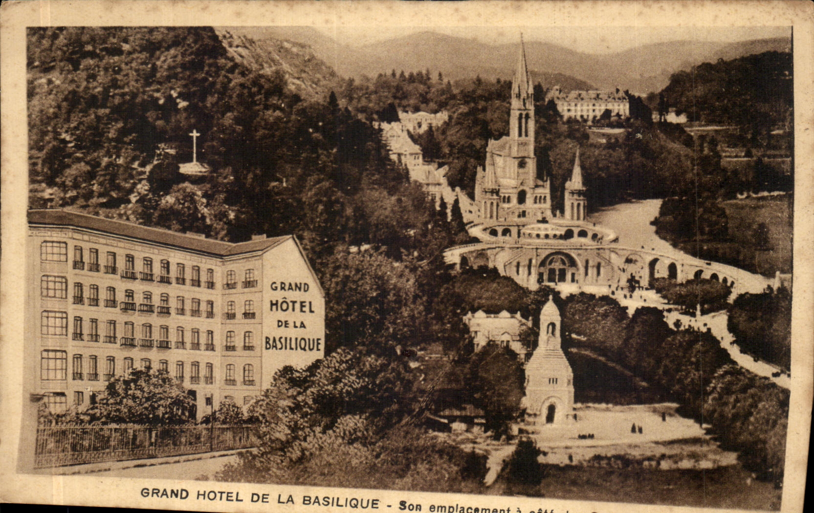 VINTAGE POSTCARD Heavy Large Hotel of the Basilica