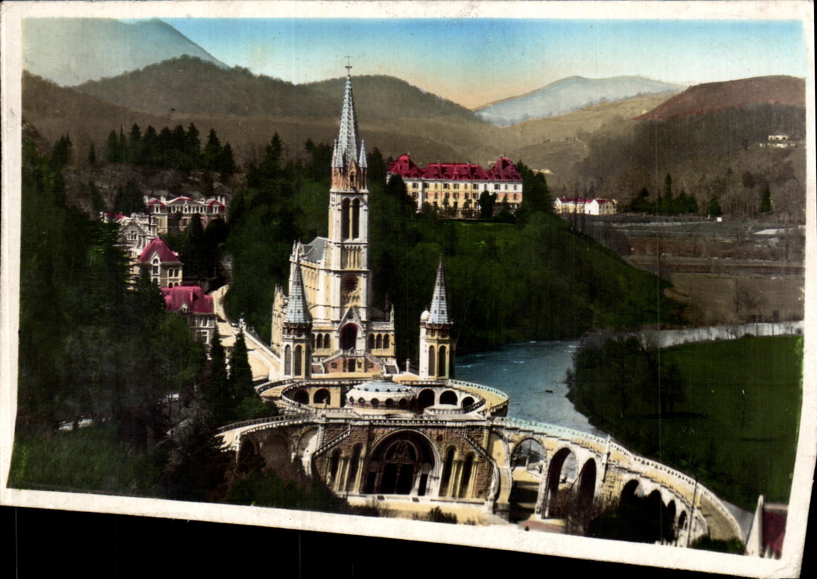 VINTAGE POSTCARD Heavy the Basilica Seen Of the Strong Castle