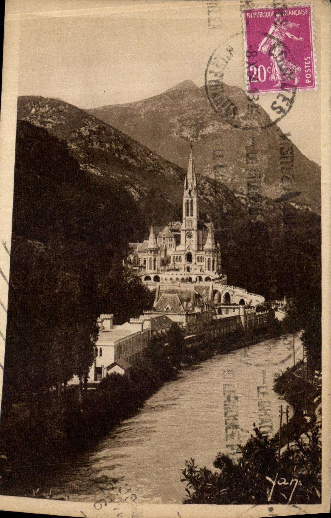 VINTAGE POSTCARD Heavy the Basilica And Gave