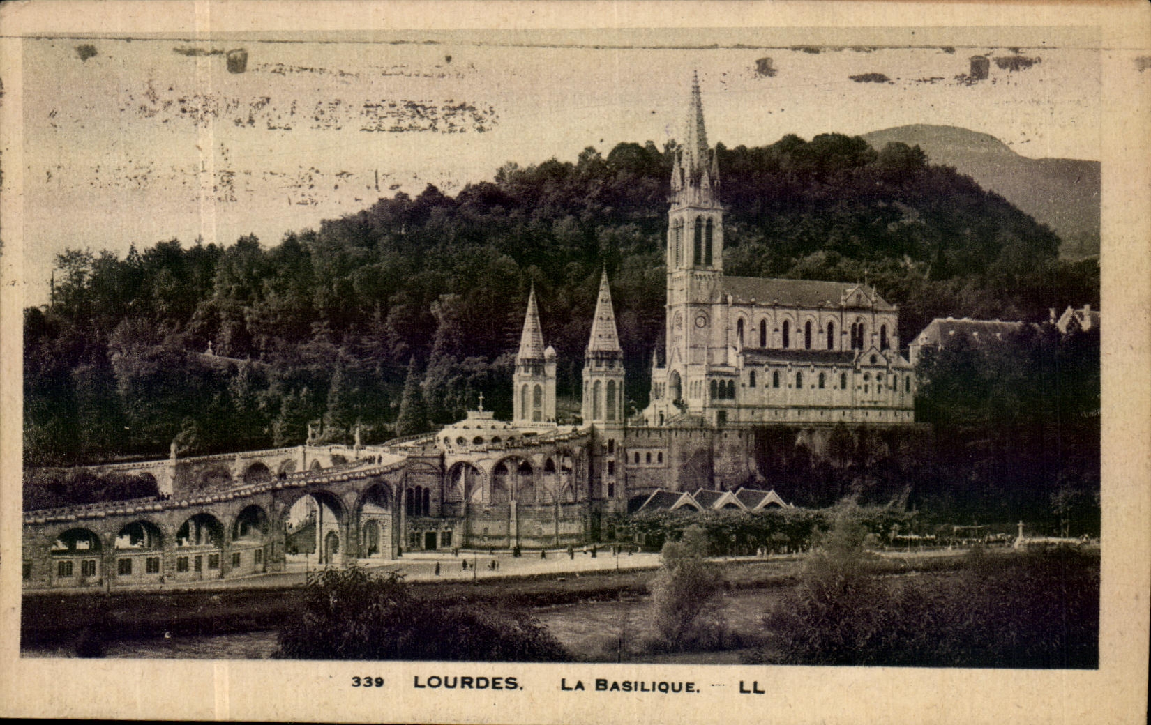 VINTAGE POSTCARD Heavy the Basilica
