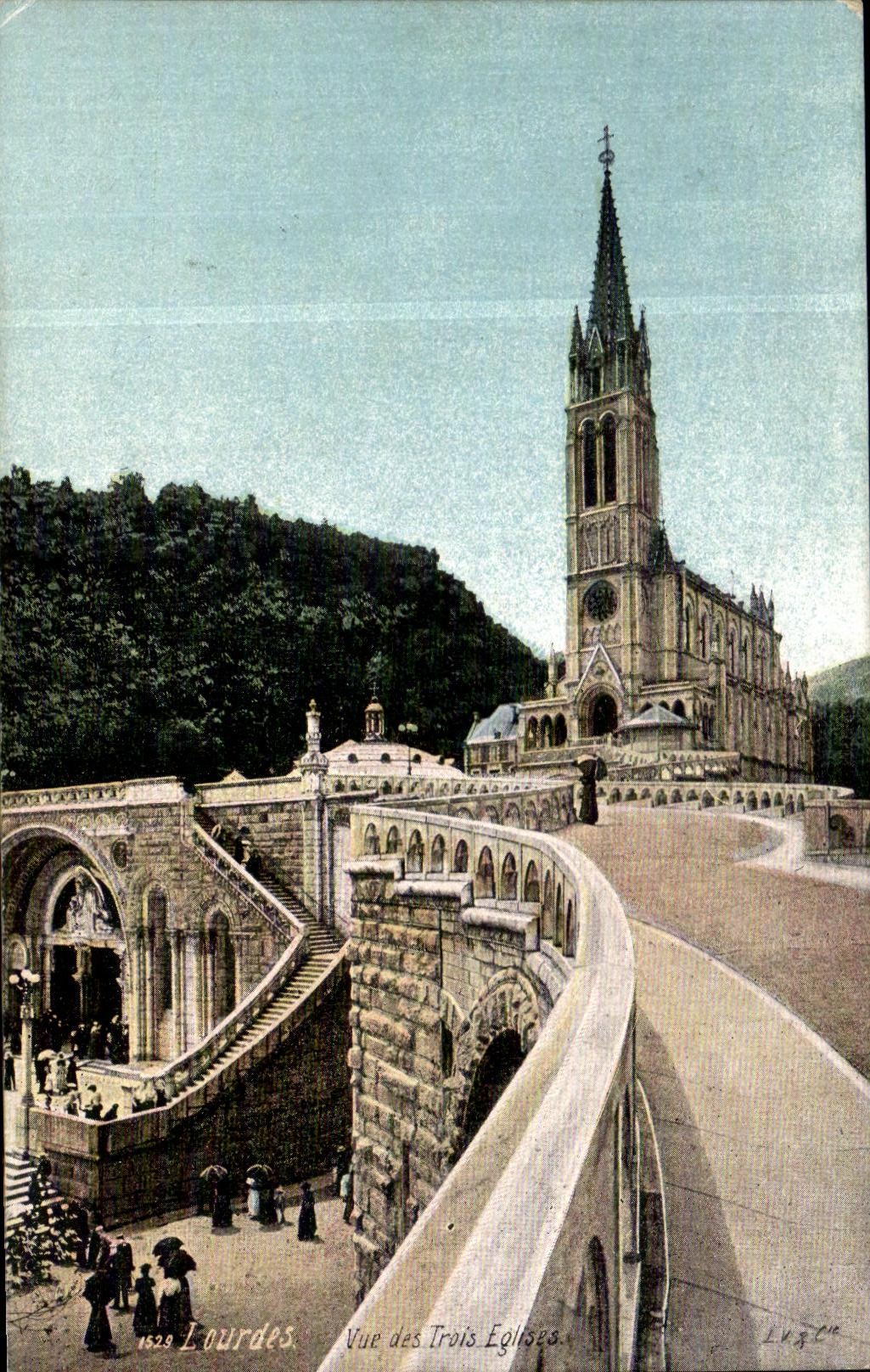 VINTAGE POSTCARD Heavy Sight of the three churches