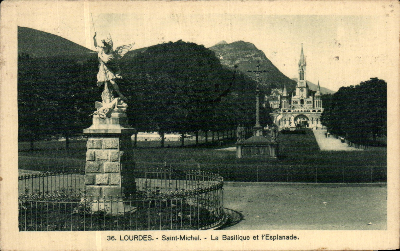 VINTAGE POSTCARD Heavy the Basilica and L esplanade Saint Michel
