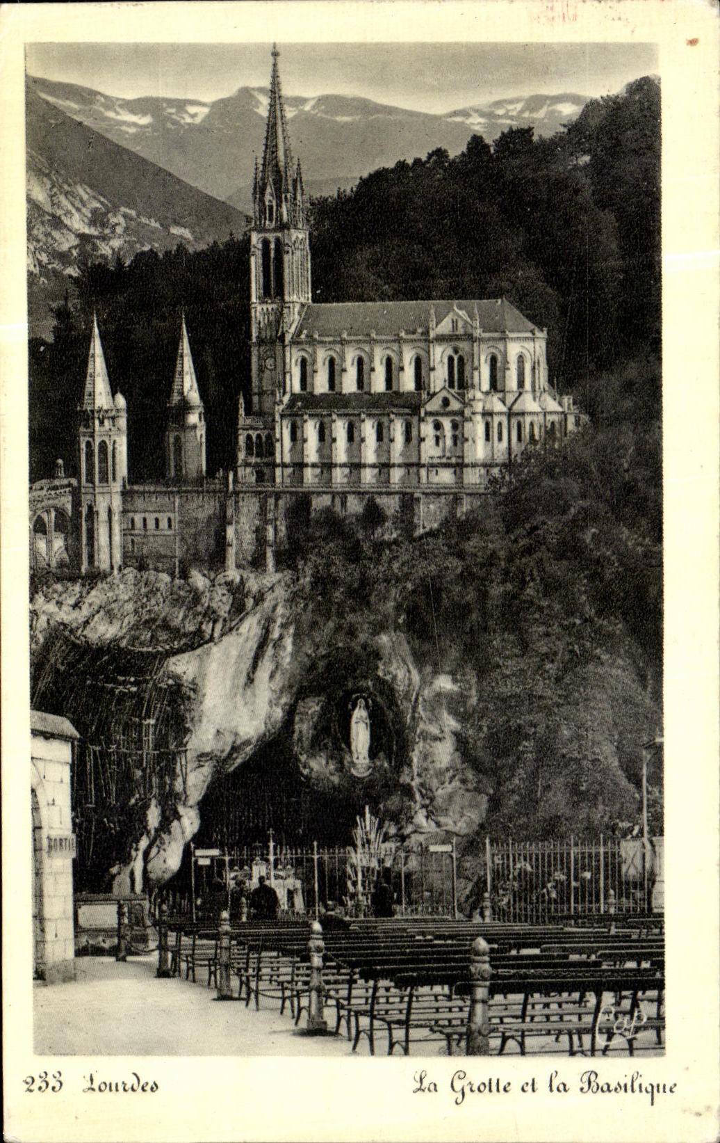 VINTAGE POSTCARD Heavy Grolle And the Basilica