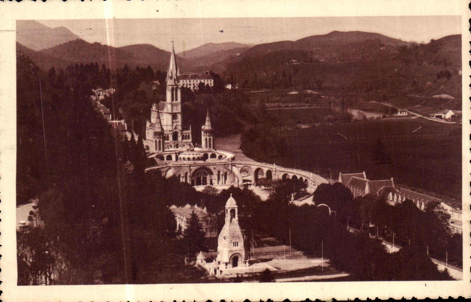 VINTAGE POSTCARD Heavy the Basilica and the Monument Seen Of the Strong Castle