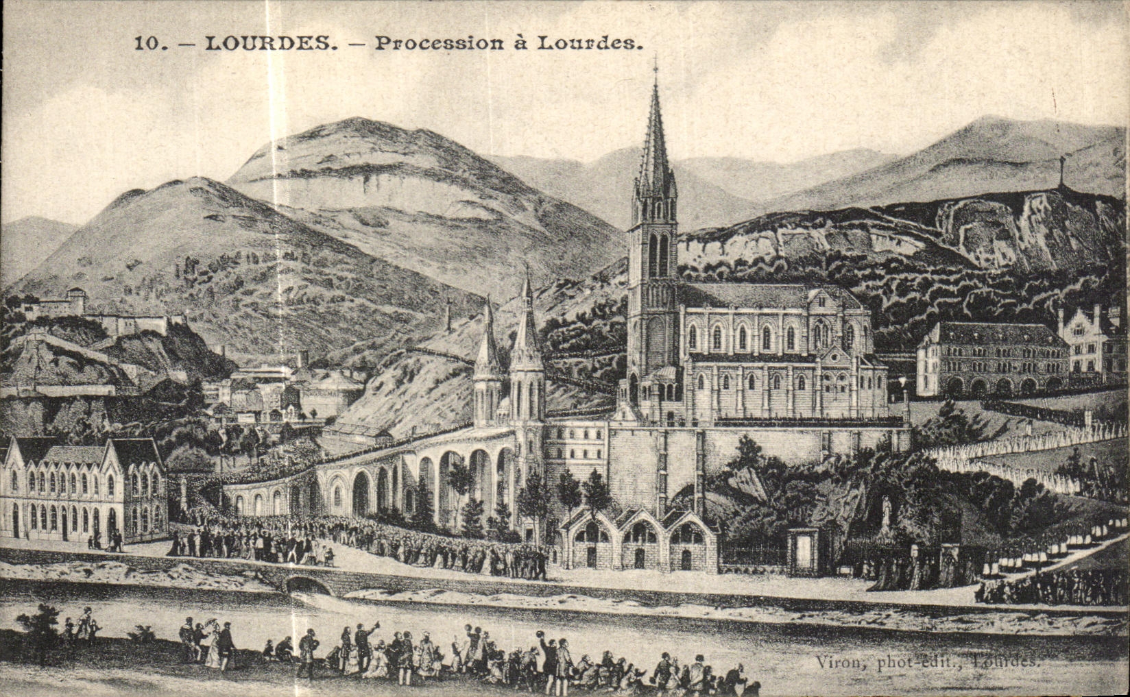 VINTAGE POSTCARD Lourdes Procession has Lourdes