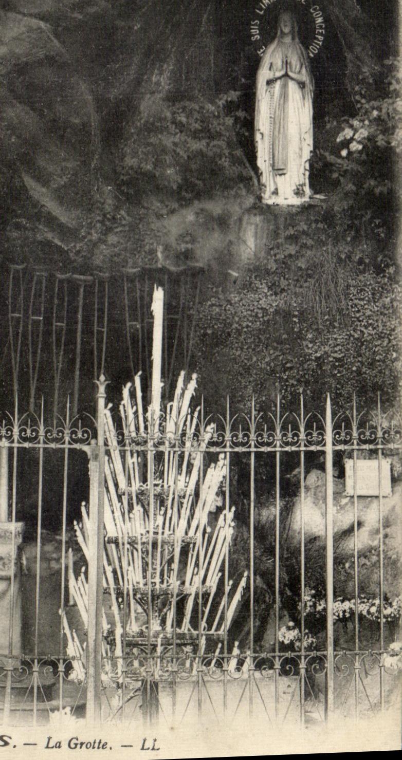 VINTAGE POSTCARD Heavy the cave