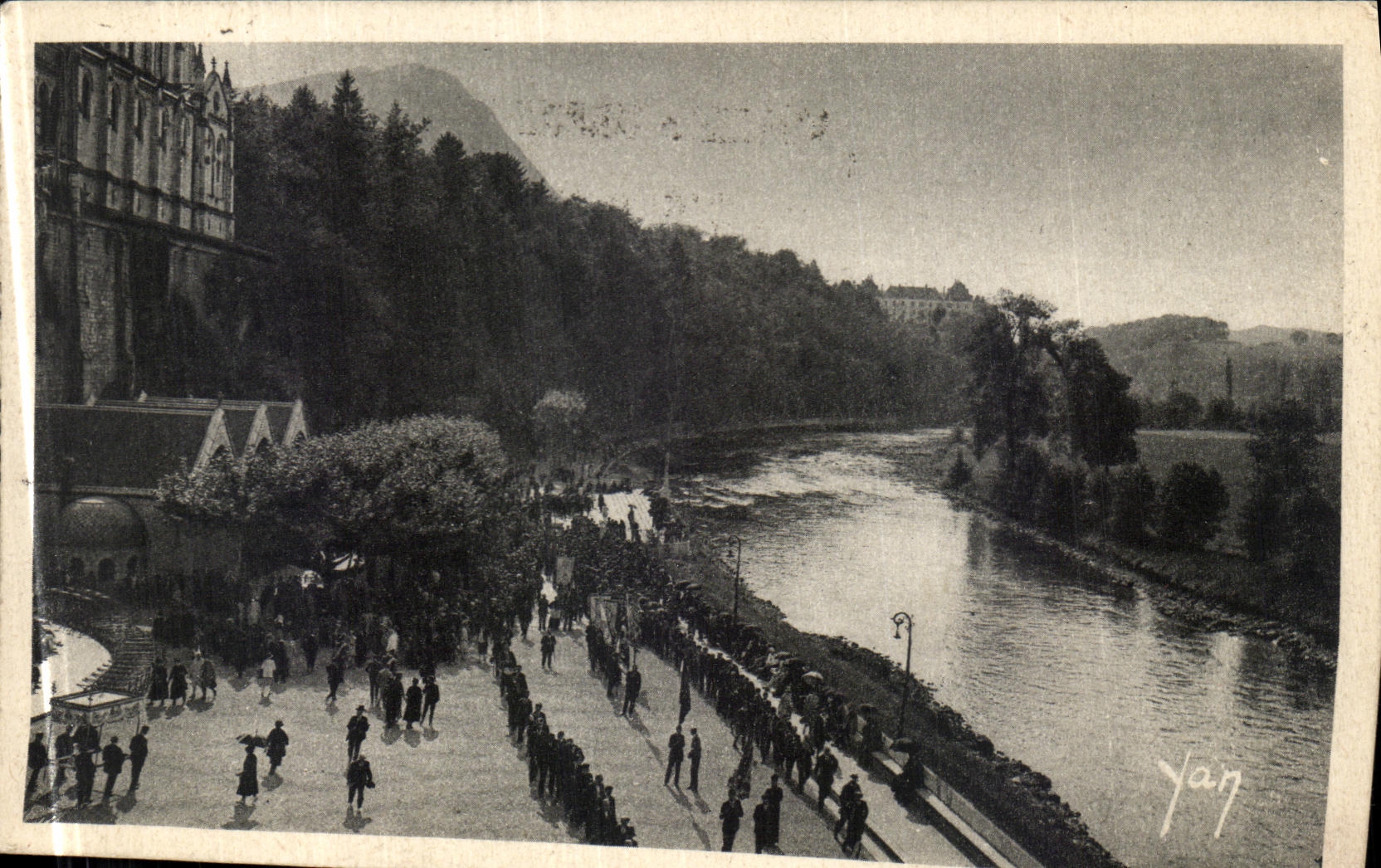 VINTAGE POSTCARD Heavy