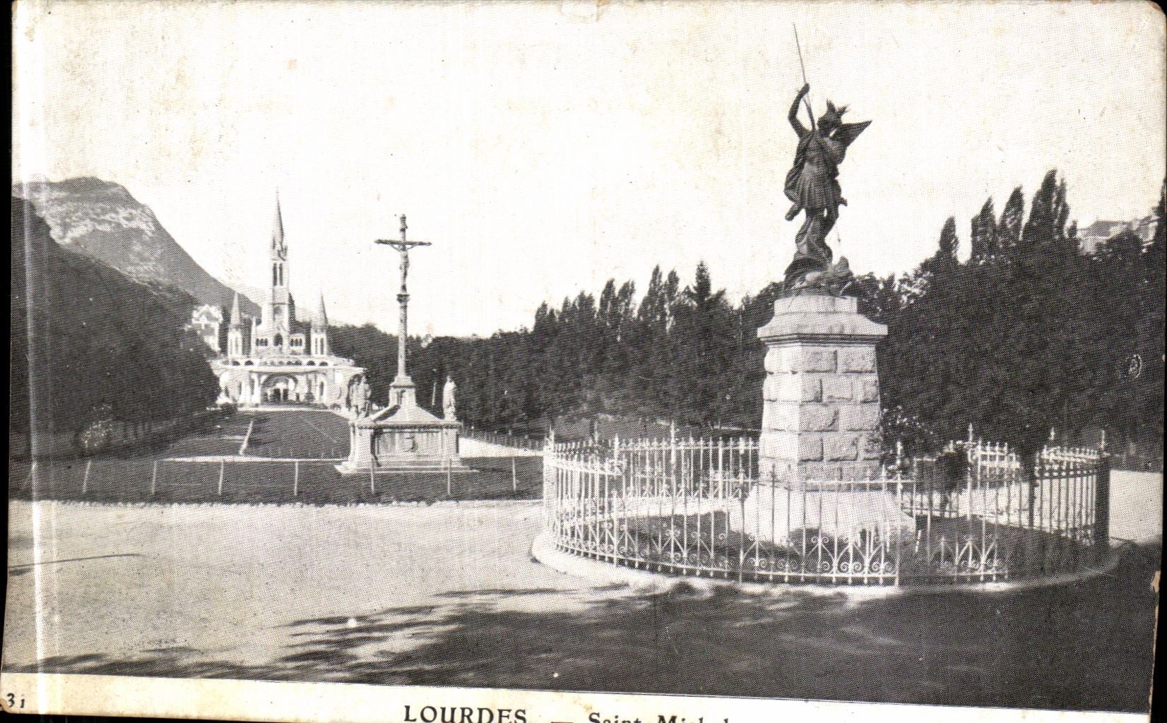 VINTAGE POSTCARD Heavy Saint Michel