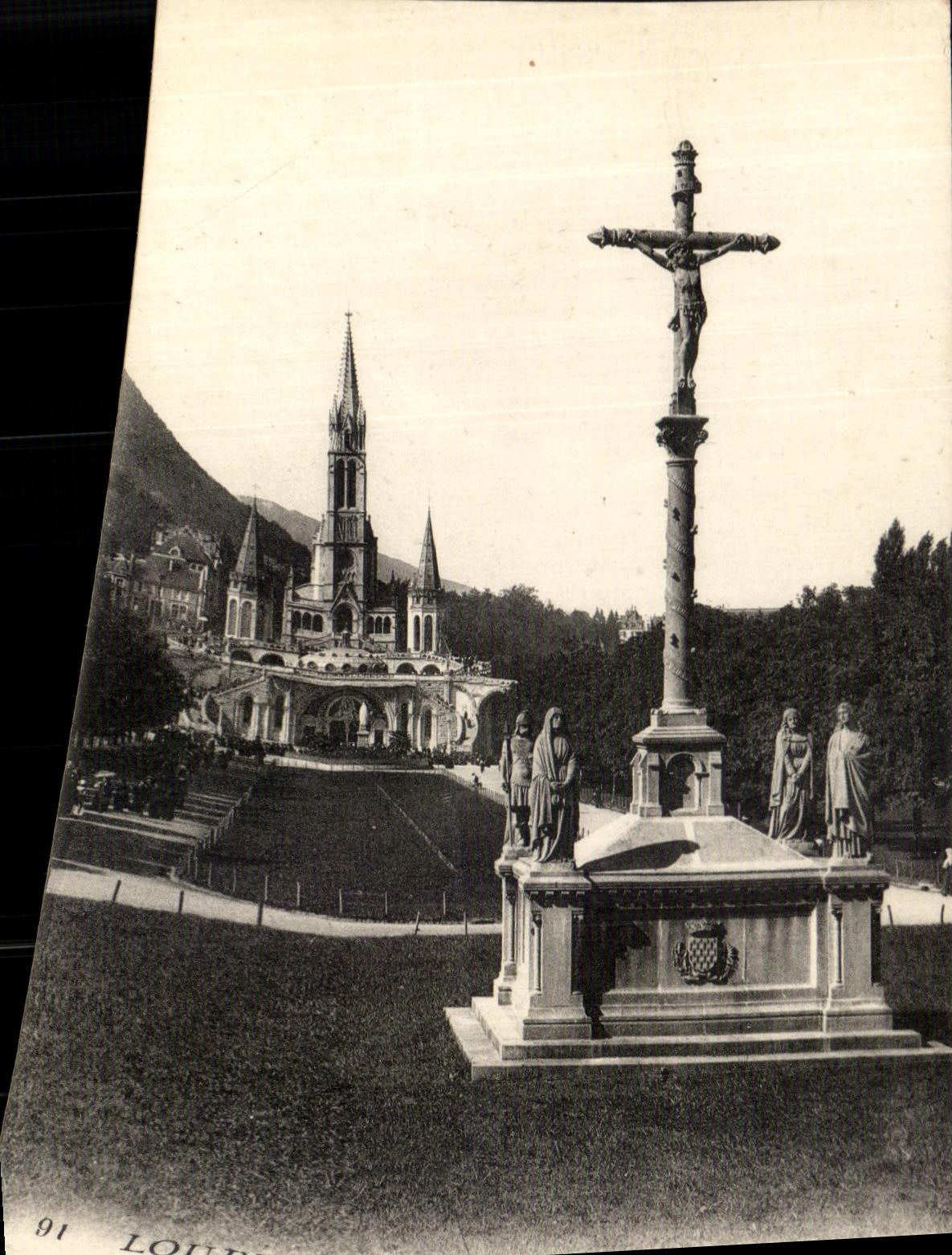 VINTAGE POSTCARD Heavy Breton Martyrdom and the basilica