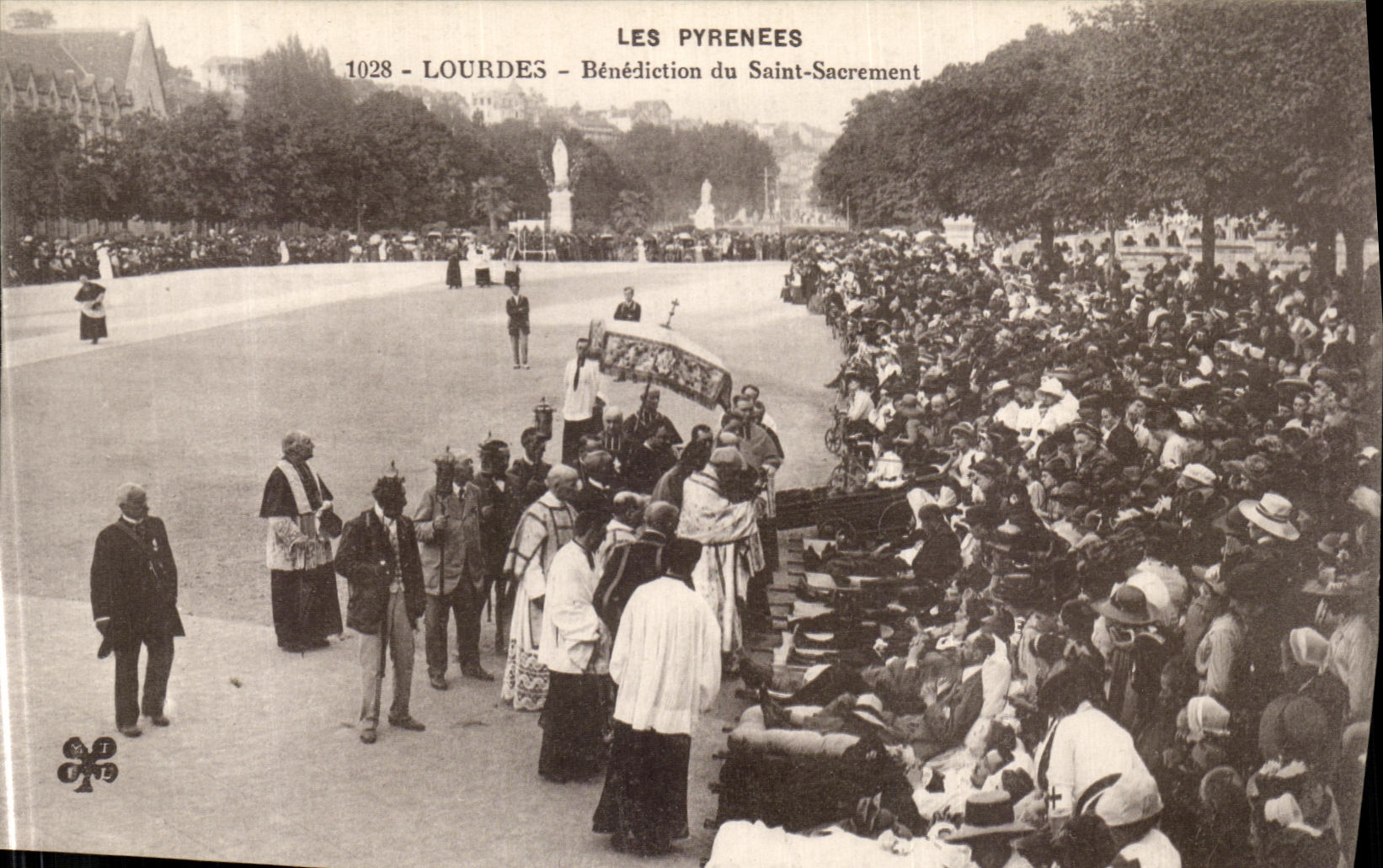 VINTAGE POSTCARD Heavy Blessing of Blessed Sacrament