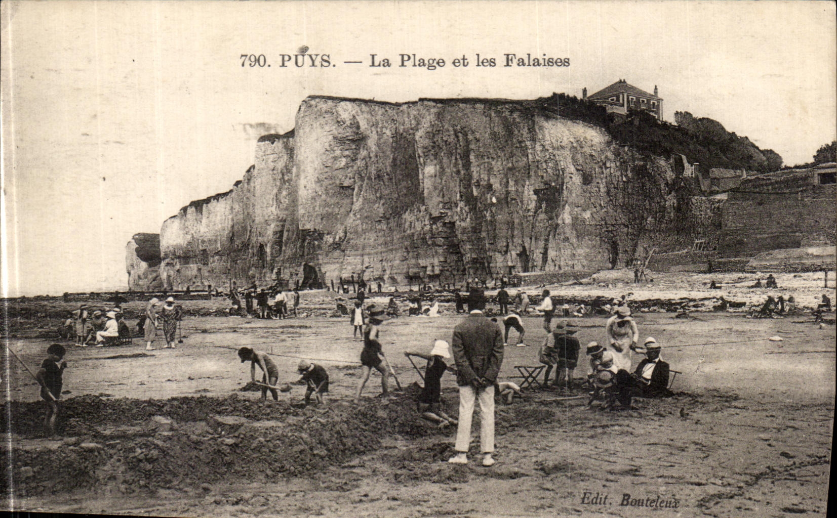 VINTAGE POSTCARD Puys the Beach and the Cliffs Children