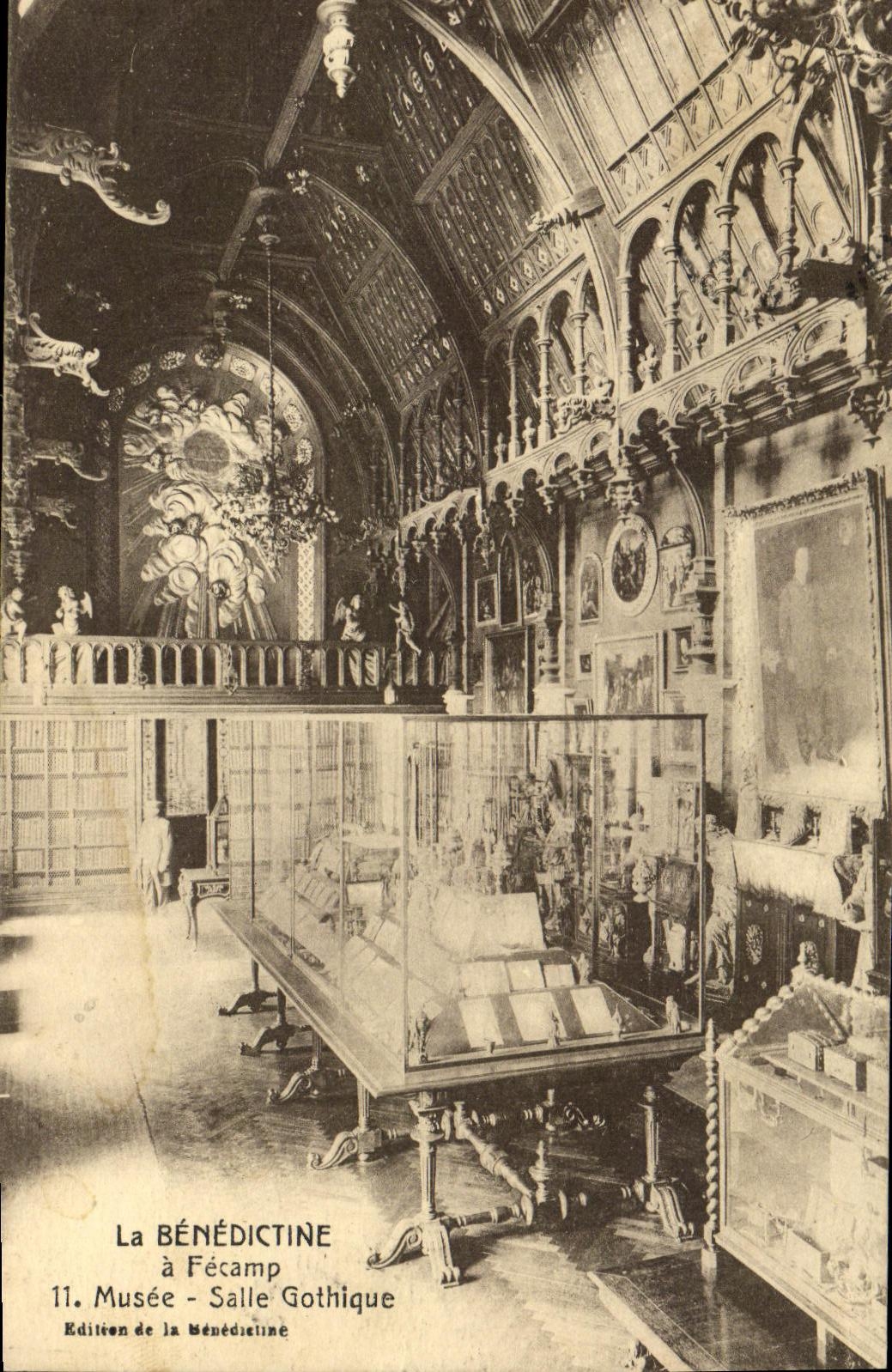 El benedictino de la POSTAL de la VENDIMIA tiene sitio de Fecamp Musee gotico