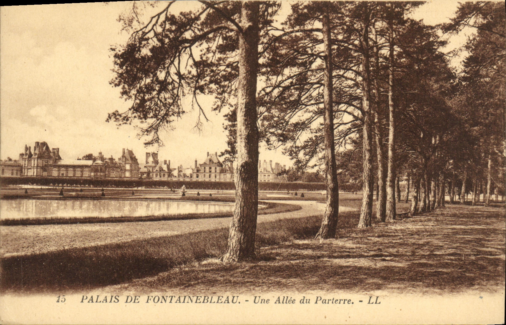 VINTAGE POSTCARD Castle of Fontainebleau an Alley Of the Floor